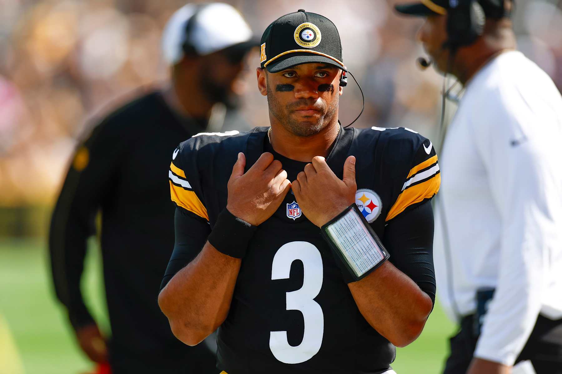 PITTSBURGH, PENNSYLVANIA - SEPTEMBER 22: Russell Wilson #3 of the Pittsburgh Steelers on the sideline during the third quarter against the Los Angeles Chargers at Acrisure Stadium on September 22, 2024 in Pittsburgh, Pennsylvania. (Photo by Brandon Sloter/Getty Images)