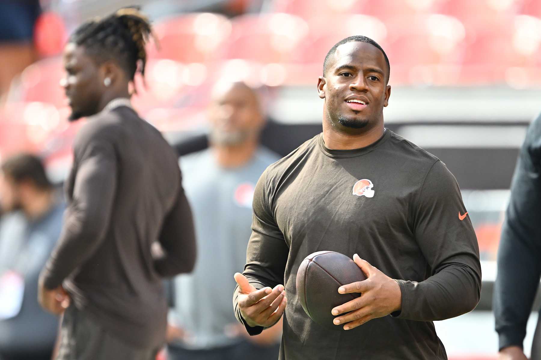 CLEVELAND, OHIO - SEPTEMBER 22: Nick Chubb #24 of the Cleveland Browns warms up prior to a game against the New York Giants at Cleveland Browns Stadium on September 22, 2024 in Cleveland, Ohio. (Photo by Jason Miller/Getty Images)