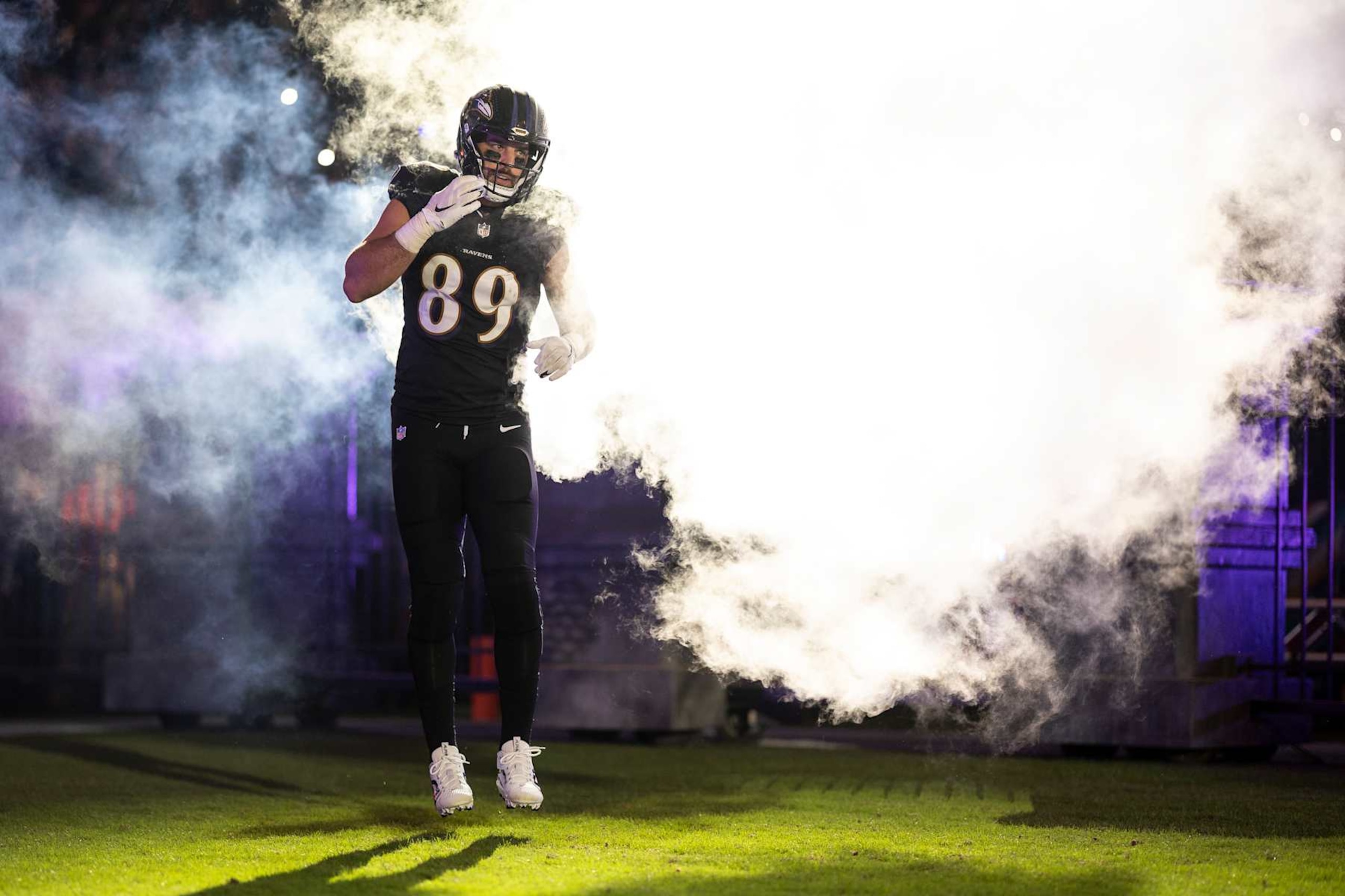 BALTIMORE, MARYLAND - SEPTEMBER 29: Mark Andrews #89 of the Baltimore Ravens reacts as he takes the field prior to an NFL football game against the Buffalo Bills at M&T Bank Stadium on September 29, 2024 in Baltimore, Maryland. (Photo by Michael Owens/Getty Images) BALTIMORE, MARYLAND - SEPTEMBER 29: Mark Andrews #89 of the Baltimore Ravens reacts as he takes the field prior to an NFL football game against the Buffalo Bills at M&T Bank Stadium on September 29, 2024 in Baltimore, Maryland. (Photo by Michael Owens/Getty Images)