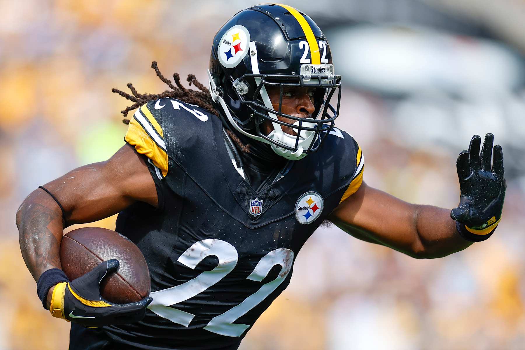 PITTSBURGH, PENNSYLVANIA - SEPTEMBER 22: Najee Harris #22 of the Pittsburgh Steelers carries the ball on a running play during the second quarter against the Los Angeles Chargers at Acrisure Stadium on September 22, 2024 in Pittsburgh, Pennsylvania. (Photo by Brandon Sloter/Getty Images)