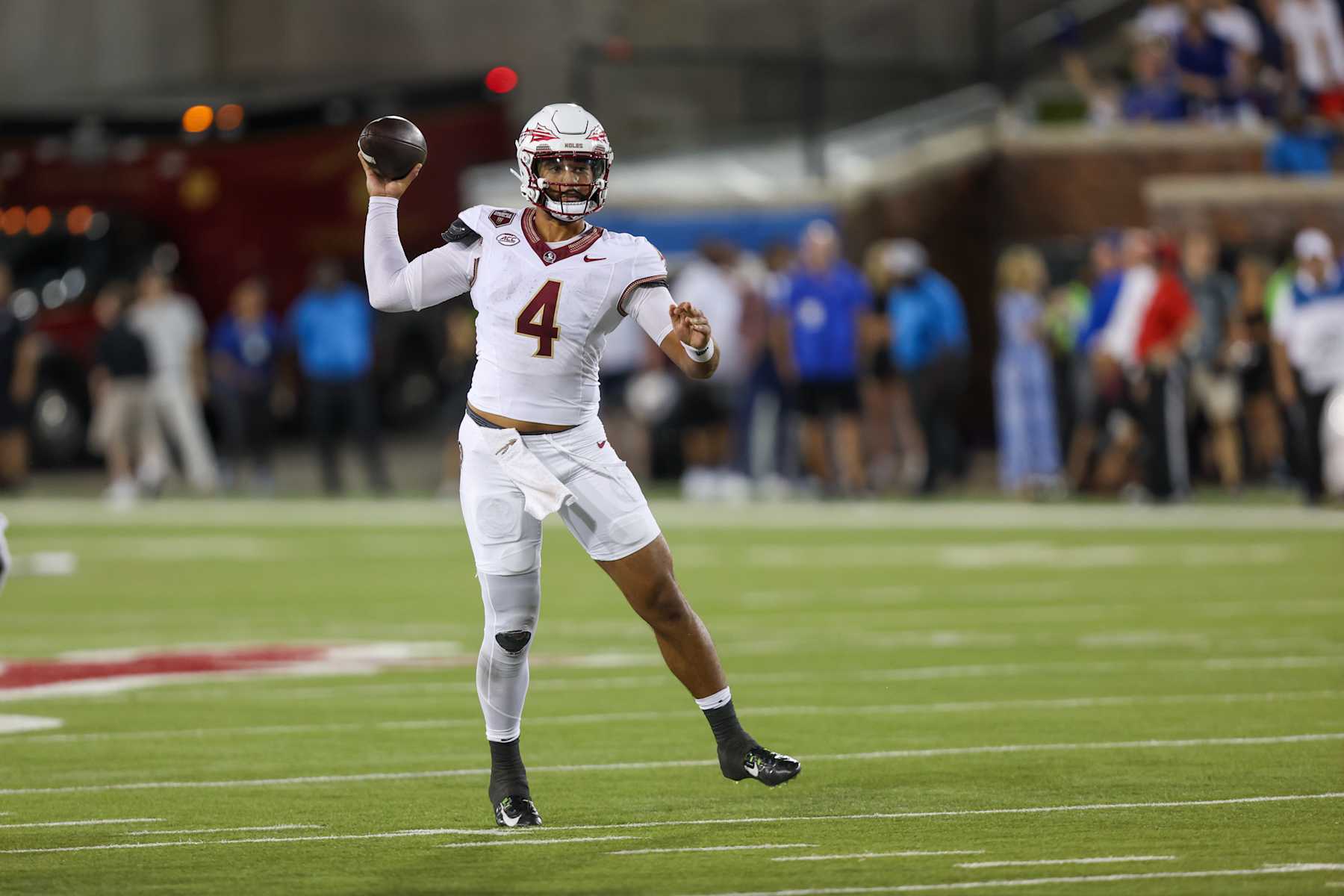 DALLAS, TX - SEPTEMBER 28: Florida State Seminoles quarterback DJ Uiagalelei (4) passes during the game between SMU and Florida State on September 28, 2024 at Gerald J. Ford Stadium in Dallas, TX. (Photo by George Walker/Icon Sportswire via Getty Images)