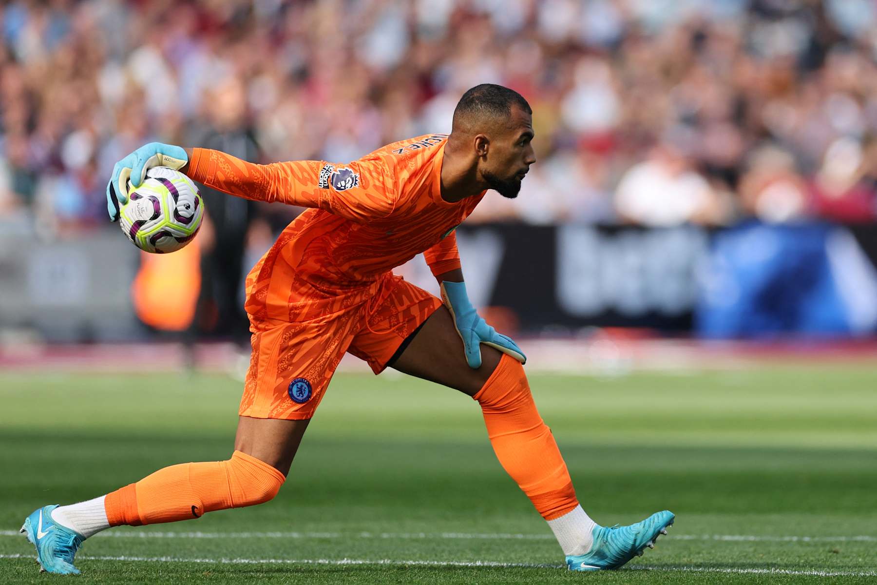 Chelsea's Spanish goalkeeper #01 Robert Sanchez rolls the ball out during the English Premier League football match between West Ham United and Chelsea at the London Stadium, in London on September 21, 2024. (Photo by Adrian Dennis / AFP) / RESTRICTED TO EDITORIAL USE. No use with unauthorized audio, video, data, fixture lists, club/league logos or 'live' services. Online in-match use limited to 120 images. An additional 40 images may be used in extra time. No video emulation. Social media in-match use limited to 120 images. An additional 40 images may be used in extra time. No use in betting publications, games or single club/league/player publications. / (Photo by ADRIAN DENNIS/AFP via Getty Images)