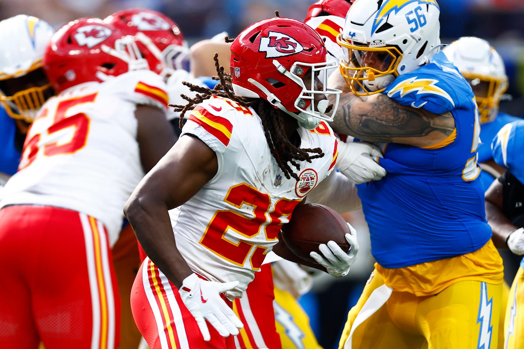 INGLEWOOD, CALIFORNIA - SEPTEMBER 29: Kareem Hunt #29 of the Kansas City Chiefs runs the ball during the fourth quarter against the Los Angeles Chargers at SoFi Stadium on September 29, 2024 in Inglewood, California. (Photo by Ronald Martinez/Getty Images)