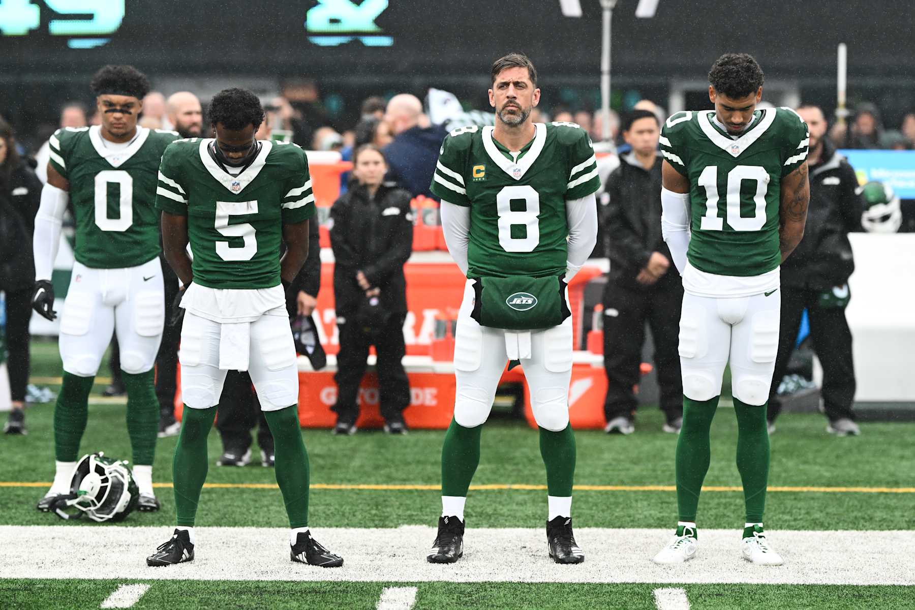 EAST RUTHERFORD, NEW JERSEY - SEPTEMBER 29: Garrett Wilson #5, Aaron Rodgers #8, and Allen Lazard #10 of the New York Jets stand on the field prior to the start of the game against the Denver Broncos at MetLife Stadium on September 29, 2024 in East Rutherford, New Jersey. (Photo by Kathryn Riley/Getty Images)