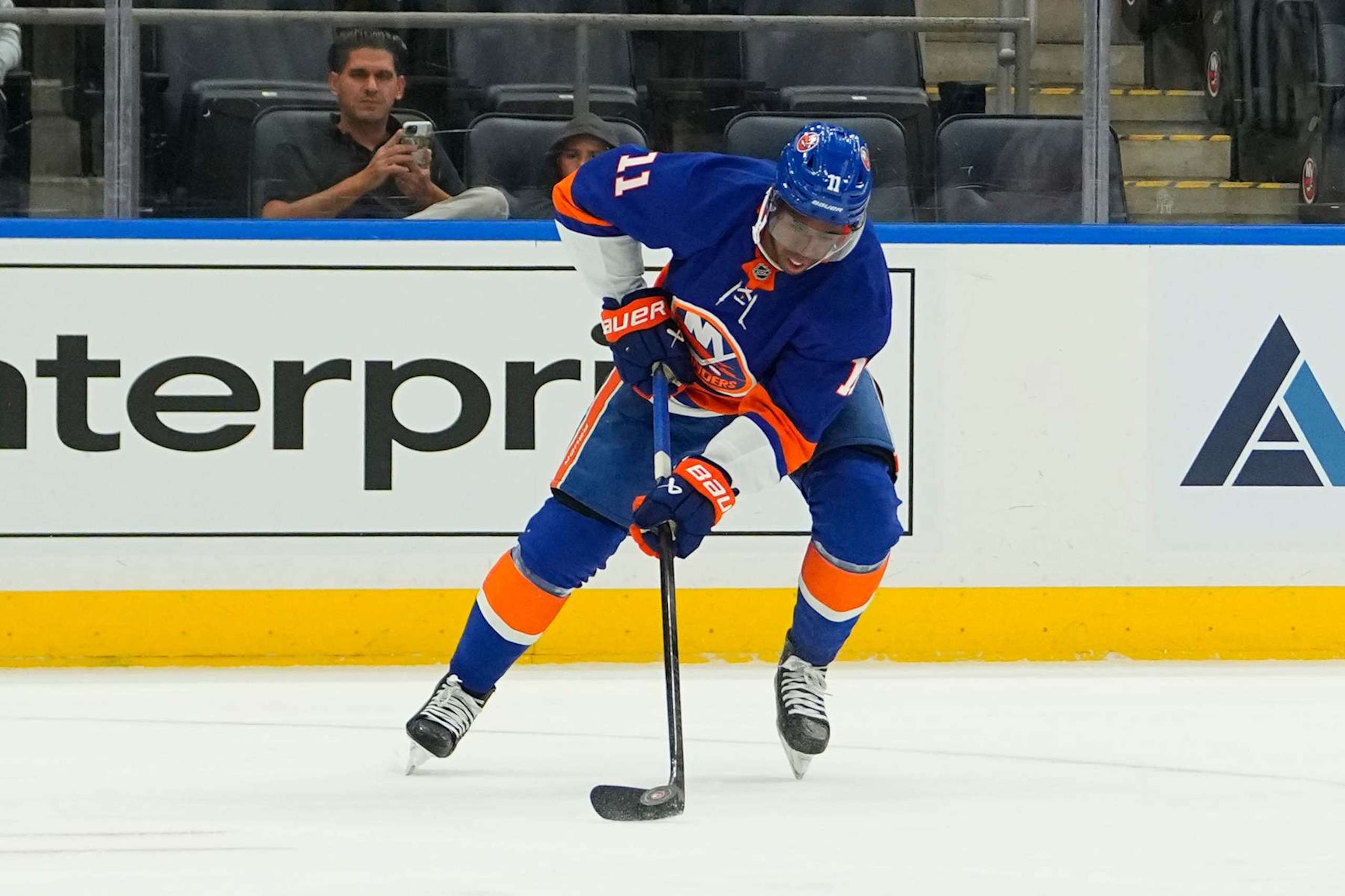 ELMONT, NY - SEPTEMBER 30: New York Islanders Left Wing Anthony Duclair (11) controls the puck during the second period of the National Hockey League game between the Philadelphia Flyers and the New York Islanders on September 30, 2024, at UBS Arena in Elmont, NY.  (Photo by Gregory Fisher/Icon Sportswire via Getty Images)
