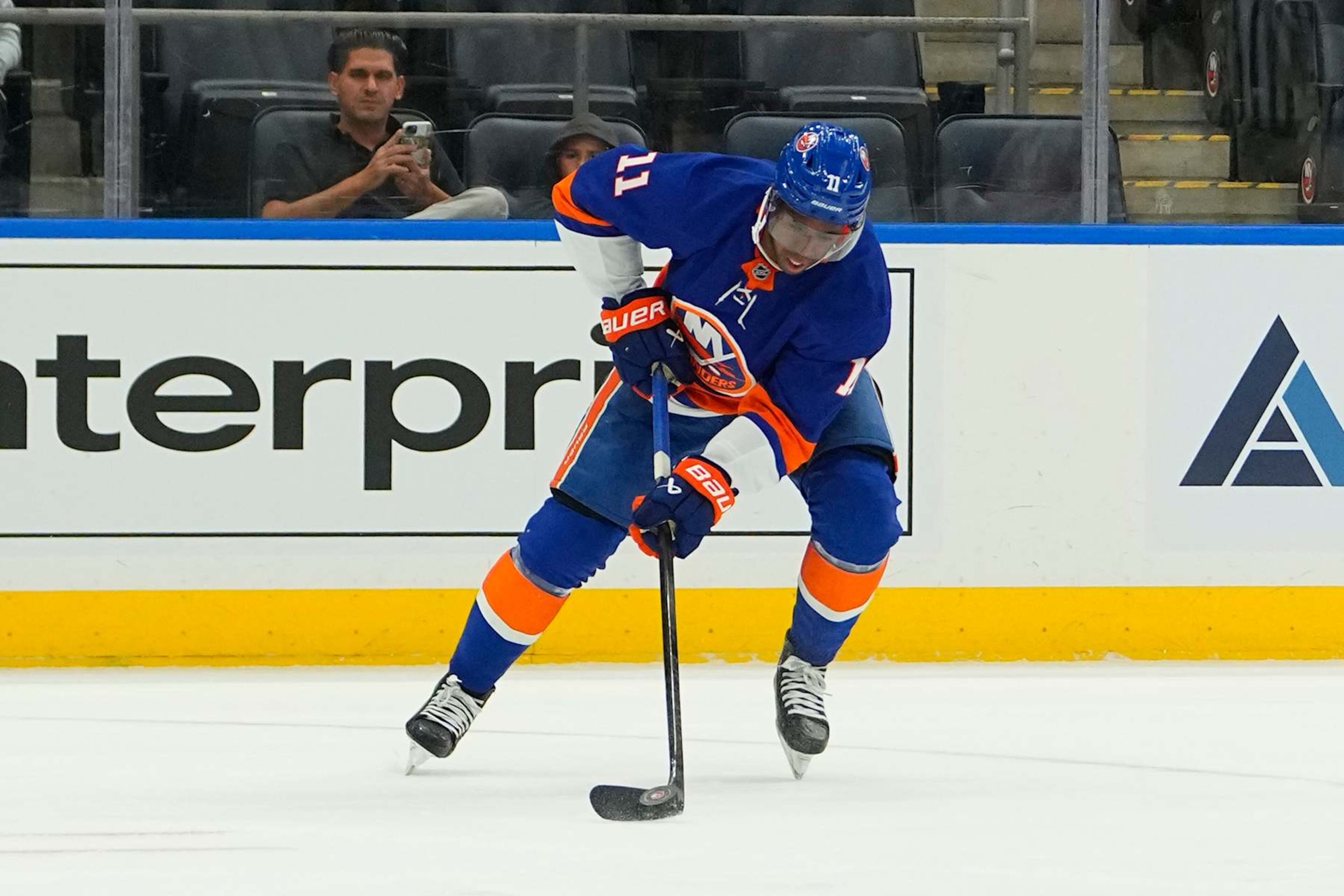 ELMONT, NY - SEPTEMBER 30: New York Islanders Left Wing Anthony Duclair (11) controls the puck during the second period of the National Hockey League game between the Philadelphia Flyers and the New York Islanders on September 30, 2024, at UBS Arena in Elmont, NY.  (Photo by Gregory Fisher/Icon Sportswire via Getty Images)