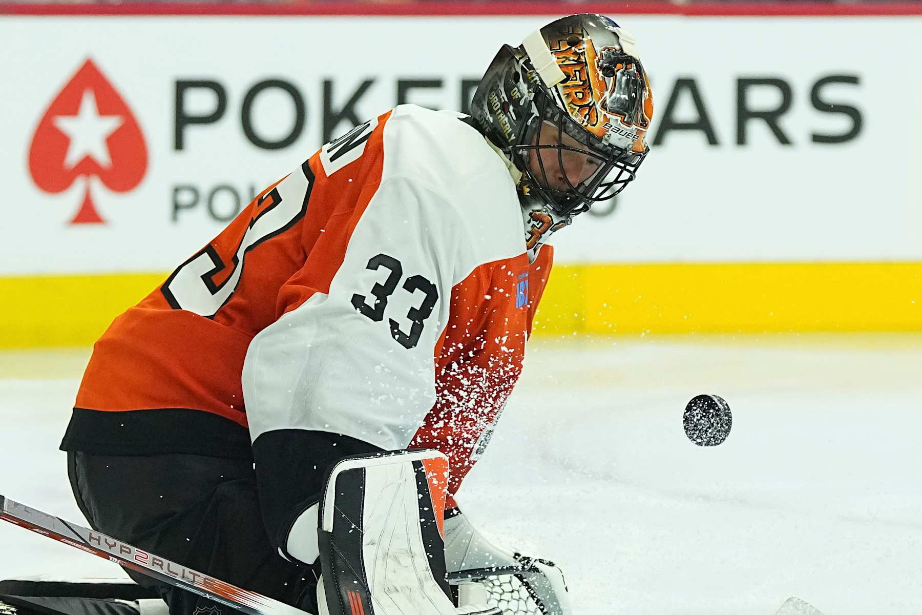 PHILADELPHIA, PENNSYLVANIA - SEPTEMBER 26: Samuel Ersson #33 of the Philadelphia Flyers makes a save against the New York Islanders during the third period of the preseason game at the Wells Fargo Center on September 26, 2024 in Philadelphia, Pennsylvania. (Photo by Mitchell Leff/Getty Images)