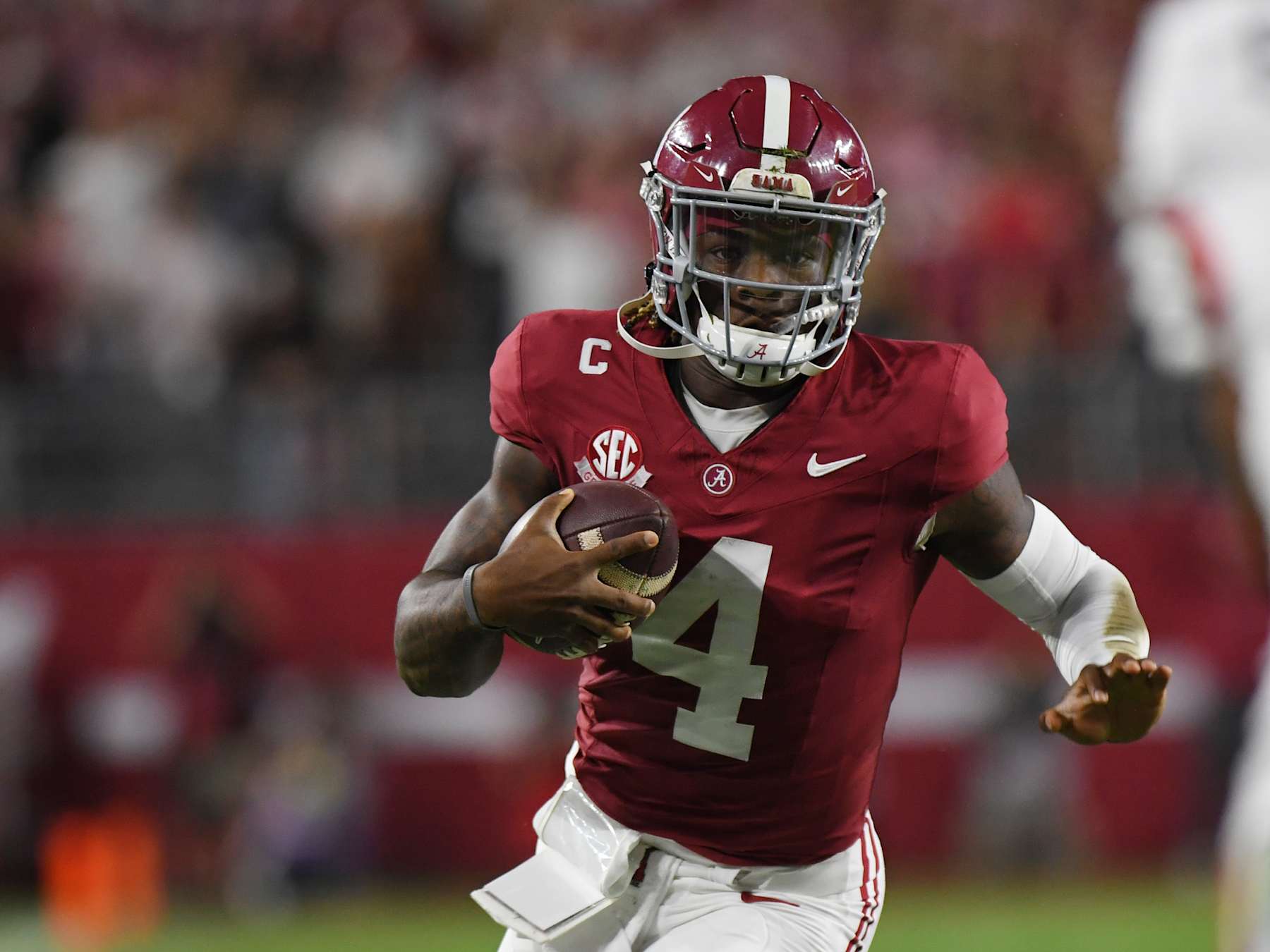 TUSCALOOSA, AL - SEPTEMBER 28: Alabama Crimson Tide quarterback Jalen Milroe (4) rushes the ball during the college football game between the Georgia Bulldogs and the Alabama Crimson Tide on September 28, 2024, at Bryant-Denny Stadium in Tuscaloosa, AL. (Photo by Jeffrey Vest/Icon Sportswire via Getty Images)