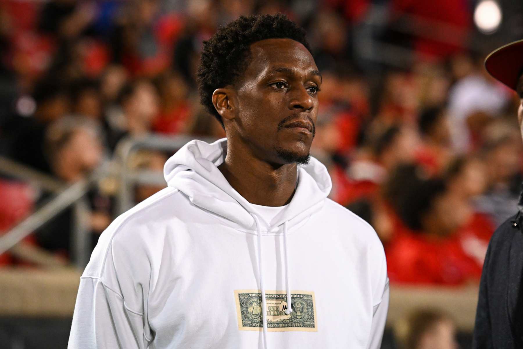 LOUISVILLE, KY - OCTOBER 22: NBA All-Star and Champion Rajon Rondo during a college football game between the Pittsburgh Panthers and Louisville Cardinals on October 22, 2022 at Cardinal Stadium in Louisville, Kentucky. (Photo by James Black/Icon Sportswire via Getty Images)