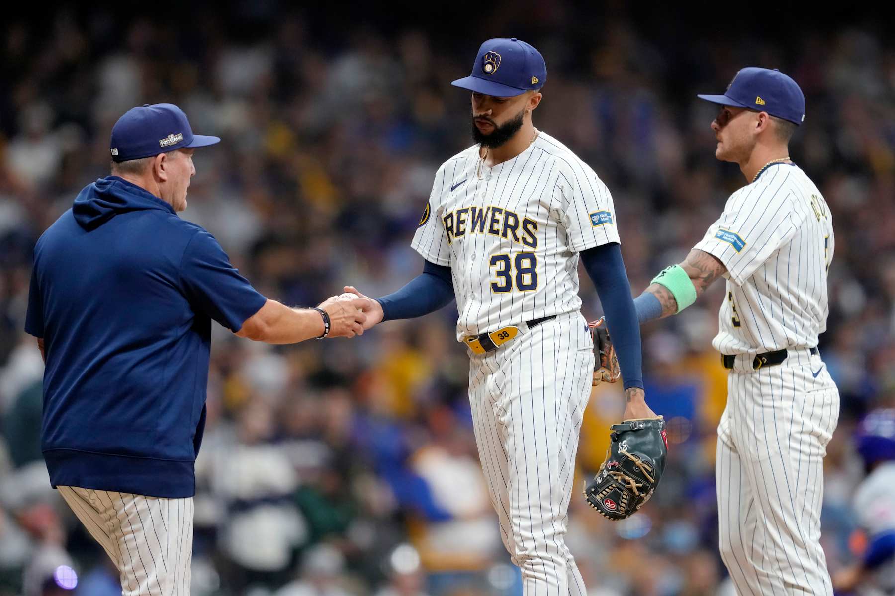 MILWAUKEE, WISCONSIN - OCTOBER 03: Manager Pat Murphy of the Milwaukee Brewers relieves Devin Williams #38 in the ninth inning against the New York Mets during Game Three of the Wild Card Series at American Family Field on October 03, 2024 in Milwaukee, Wisconsin. (Photo by Patrick McDermott/Getty Images)