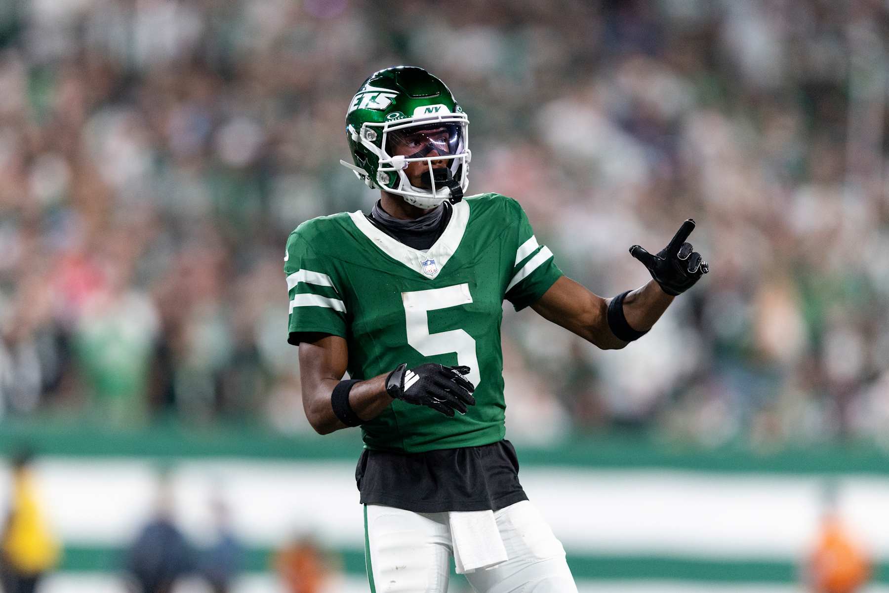 EAST RUTHERFORD, NEW JERSEY - SEPTEMBER 19: Garrett Wilson #5 of the New York Jets signals during an NFL football game between the New York Jets and the New England Patriots at MetLife Stadium on September 19, 2024 in East Rutherford, New Jersey. (Photo by Michael Owens/Getty Images)