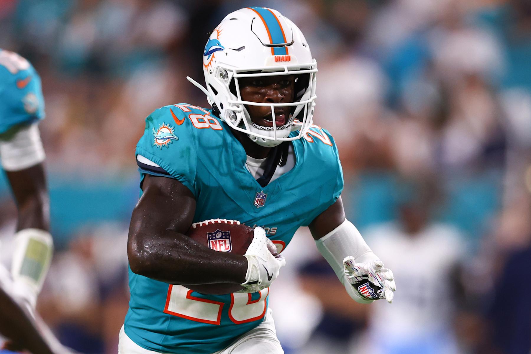 MIAMI GARDENS, FLORIDA - SEPTEMBER 30: De'Von Achane #28 of the Miami Dolphins carries the ball against the Tennessee Titans during the first half at Hard Rock Stadium on September 30, 2024 in Miami Gardens, Florida. (Photo by Megan Briggs/Getty Images)