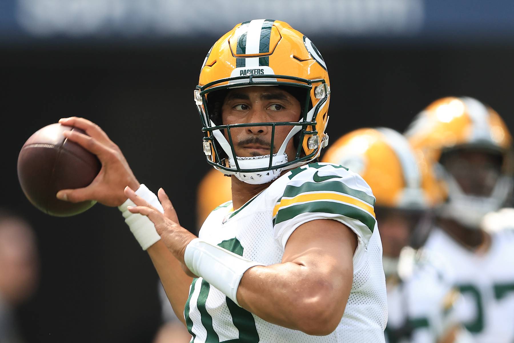 INGLEWOOD, CALIFORNIA - OCTOBER 06: Jordan Love #10 of the Green Bay Packers warms up before the game against the Las Vegas Raiders at SoFi Stadium on October 06, 2024 in Inglewood, California. (Photo by Sean M. Haffey/Getty Images)