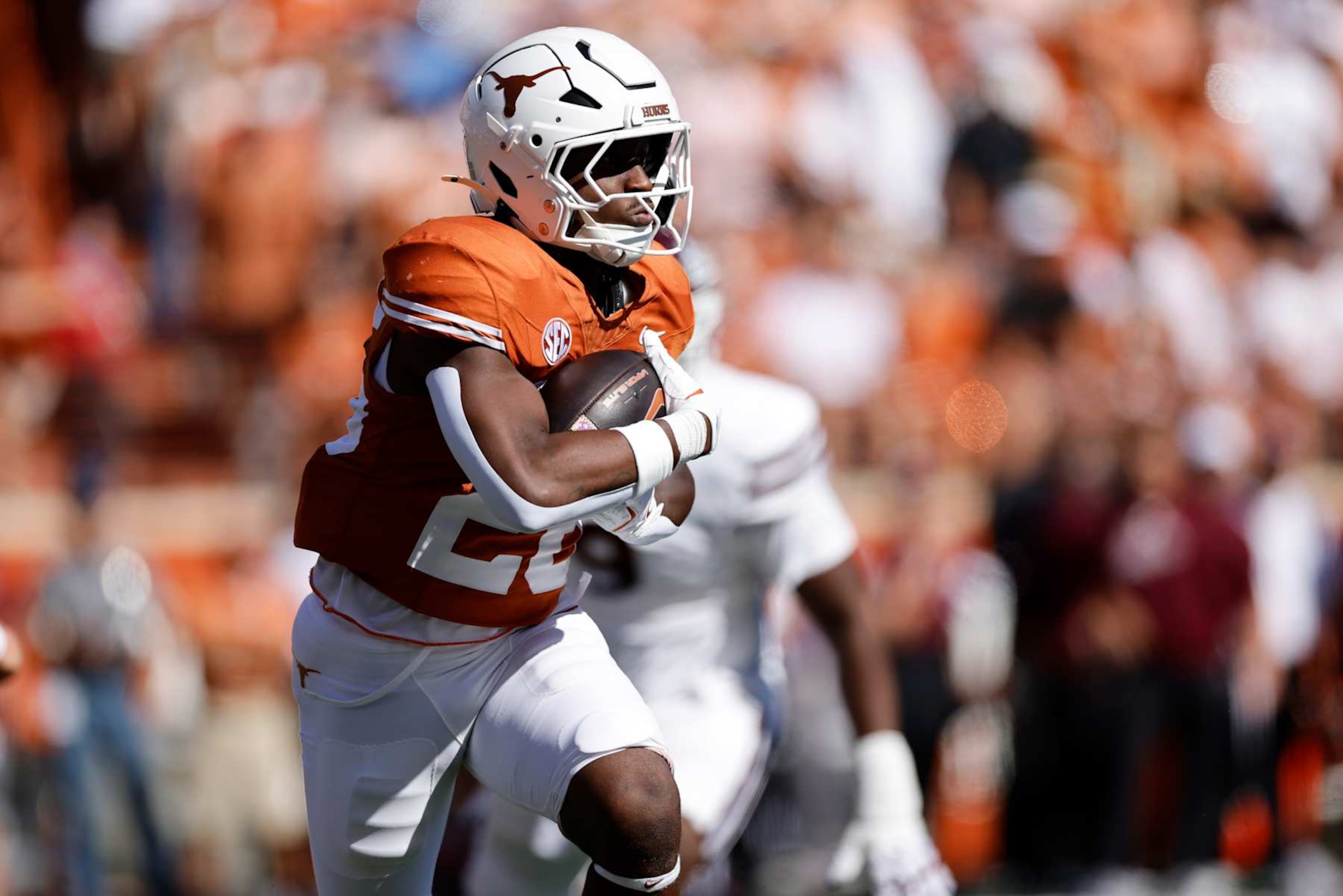 AUSTIN, TEXAS - SEPTEMBER 28: Quintrevion Wisner #26 of the Texas Longhorns runs the ball in the first half against the Mississippi State Bulldogs at Darrell K Royal-Texas Memorial Stadium on September 28, 2024 in Austin, Texas. (Photo by Tim Warner/Getty Images)