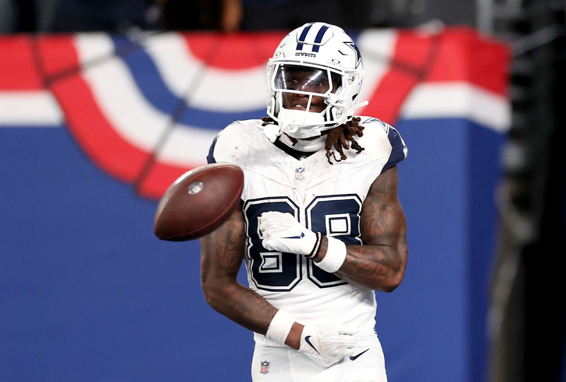 EAST RUTHERFORD, NEW JERSEY - SEPTEMBER 26: CeeDee Lamb #88 of the Dallas Cowboys celebrates a 55 yards touchdown
during the second quarter against the New York Giants at MetLife Stadium on September 26, 2024 in East Rutherford, New Jersey. (Photo by Luke Hales/Getty Images)