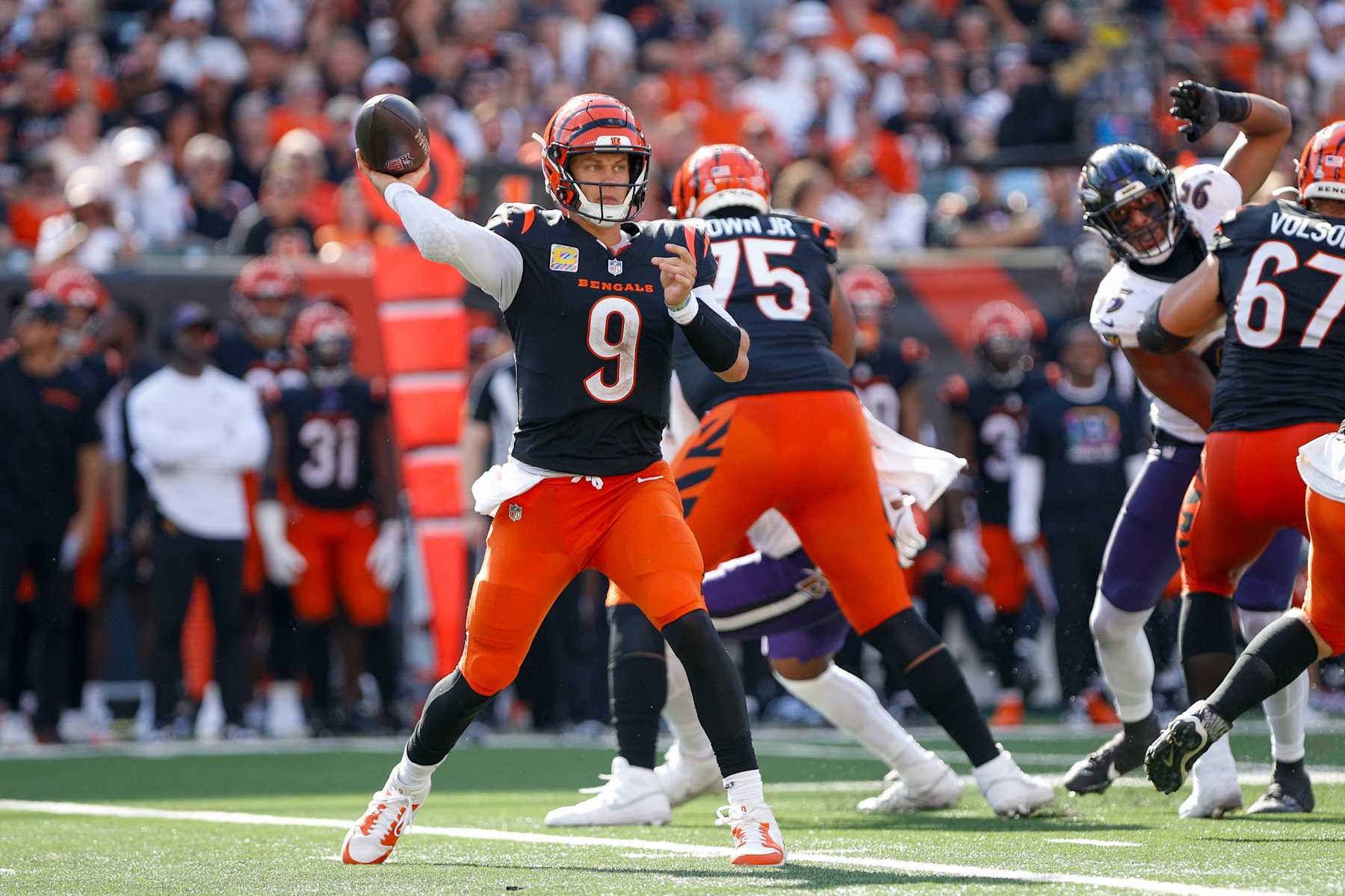 CINCINNATI, OH - OCTOBER 06: Cincinnati Bengals quarterback Joe Burrow (9) passes the ball during the game against the Baltimore Ravens and the Cincinnati Bengals on October 6, 2024, at Paycor Stadium in Cincinnati, OH. (Photo by Ian Johnson/Icon Sportswire via Getty Images)