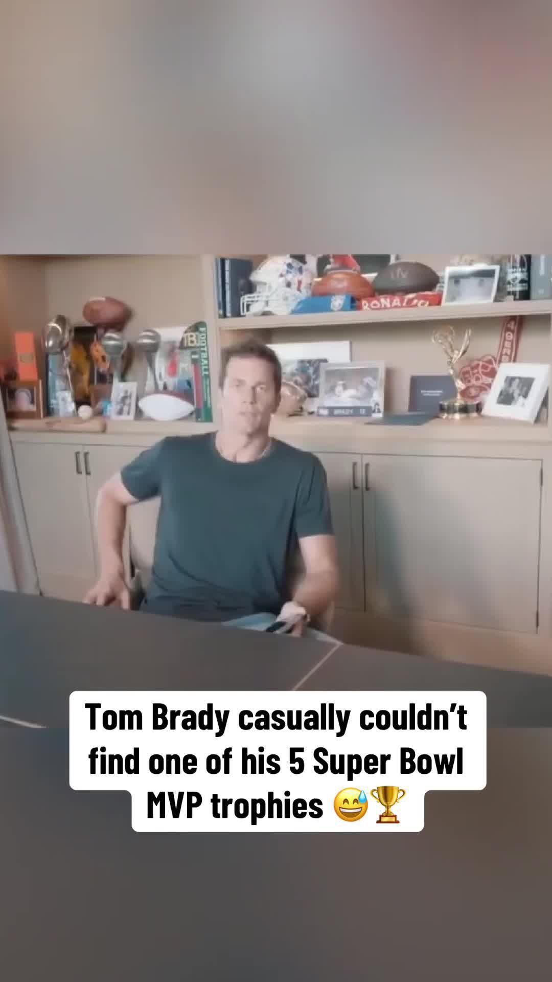 Video Rob Gronkowski Jumps Out Of Helicopter On Fox NFL Pregame Show video-rob-gronkowski-jumps-out-of-helicopter-on-fox-nfl-pregame-show
