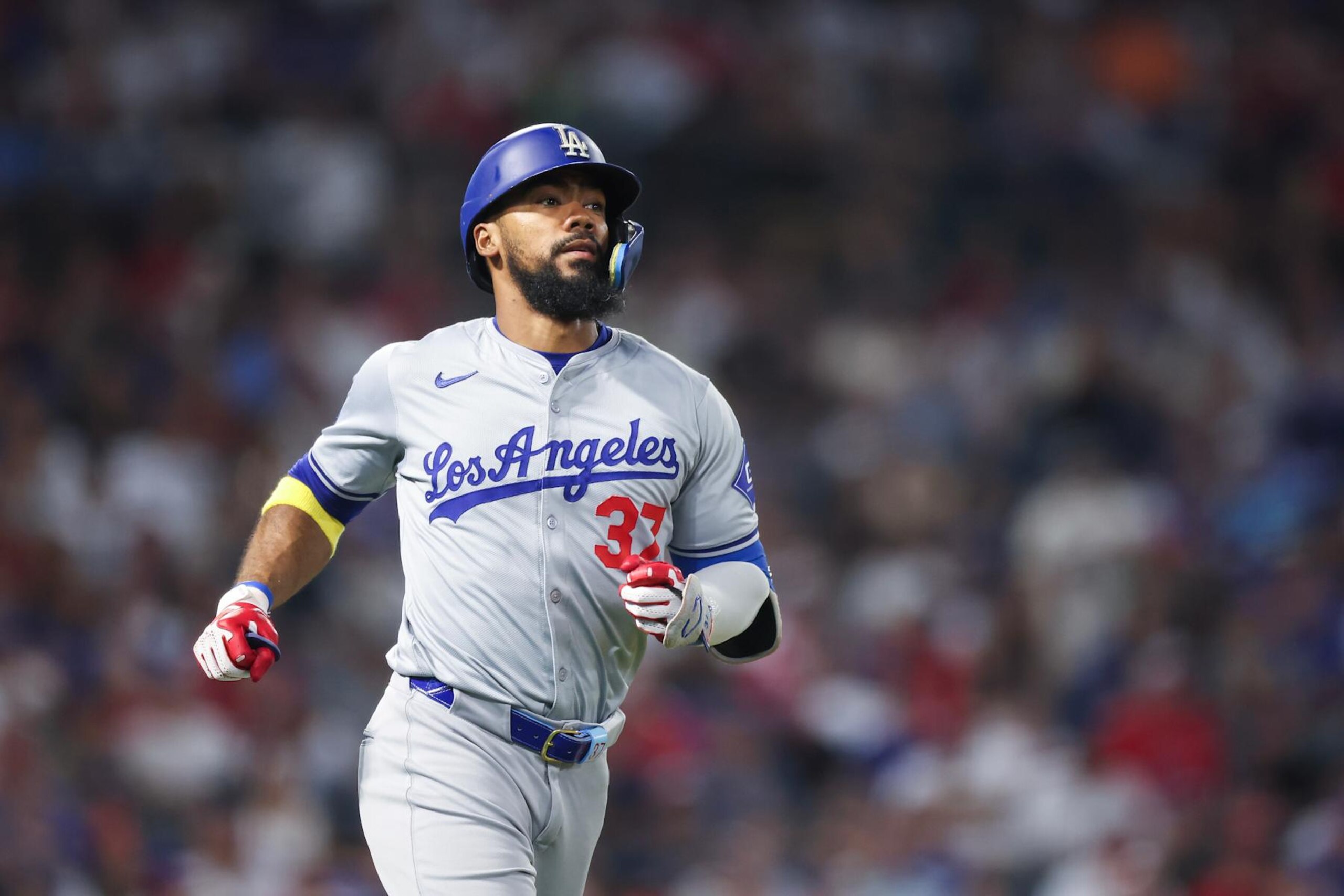 ANAHEIM, CALIFORNIA - SEPTEMBER 03: Teoscar Hernández #37 of the Los Angeles Dodgers flies out in the sixth inning against the Los Angeles Angels at Angel Stadium of Anaheim on September 03, 2024 in Anaheim, California. (Photo by Meg Oliphant/Getty Images)