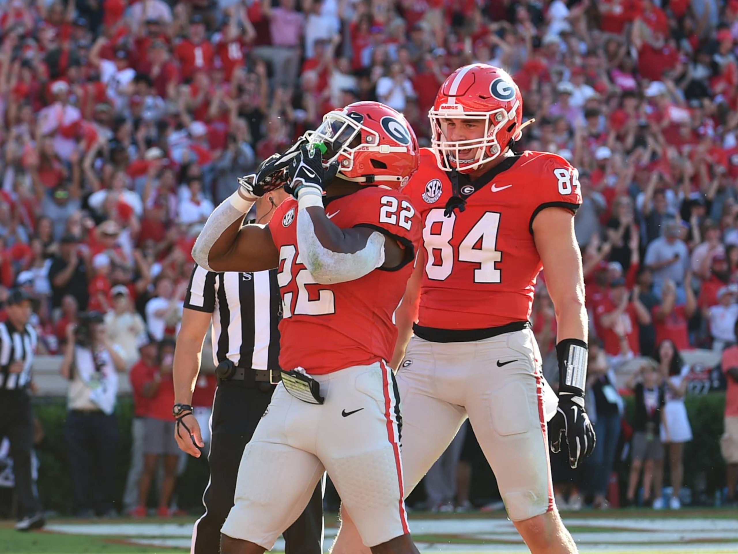 ATHENS, GA - OCTOBER 12: Georgia Bulldogs running back Branson Robinson (22) and Georgia Bulldogs tight end Ben Yurosek (84) celebrate a touchdown during the college football game between the Mississippi State Bulldogs and the Georgia Bulldogs on October 12, 2024, at Sanford Stadium in Athens, GA. (Photo by Jeffrey Vest/Icon Sportswire via Getty Images)