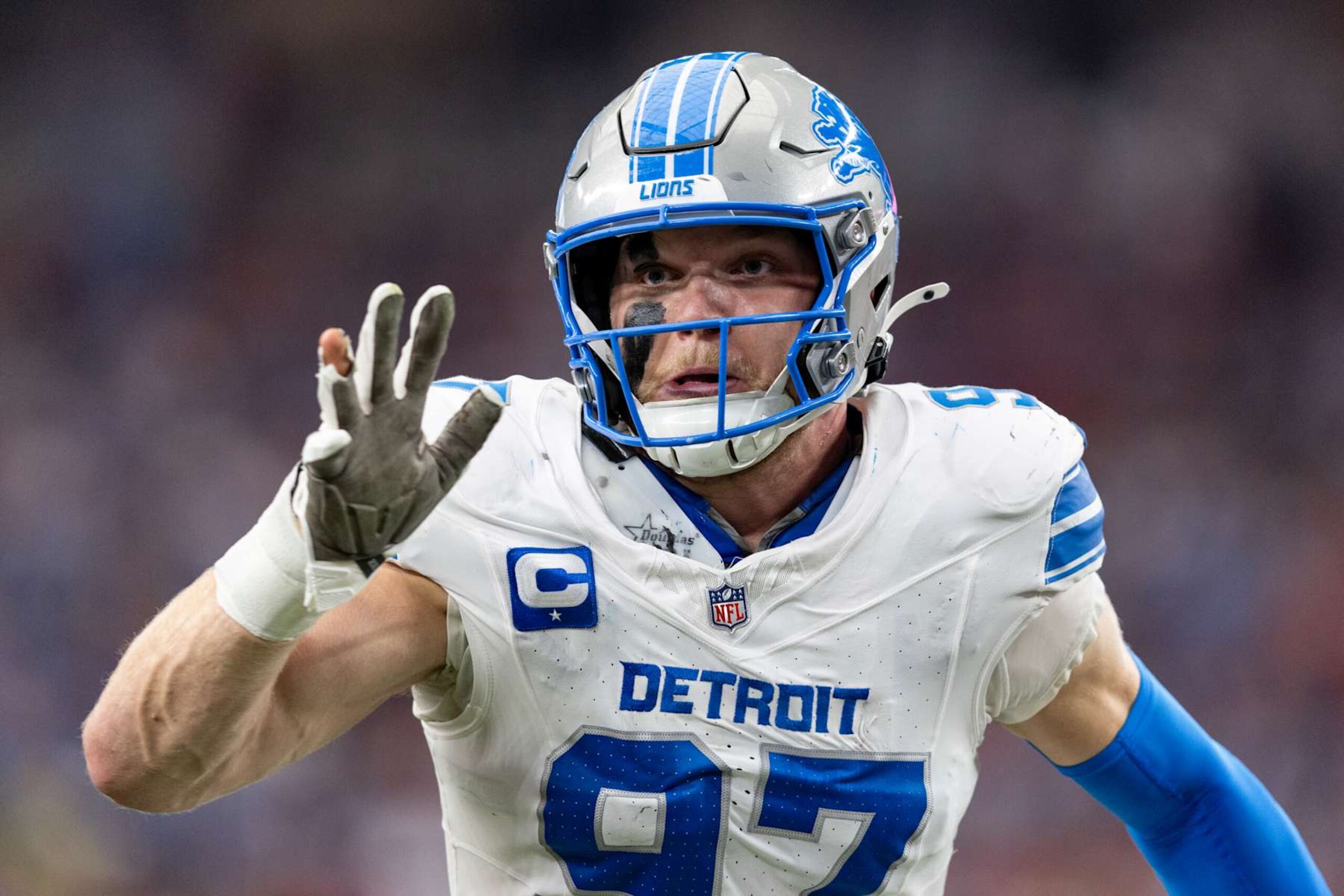 GLENDALE, ARIZONA - SEPTEMBER 22: Aidan Hutchinson #97 of the Detroit Lions runs around the edge during an NFL football game between the Arizona Cardinals and the Detroit Lions at State Farm Stadium on September 22, 2024 in Glendale, Arizona. (Photo by Michael Owens/Getty Images)