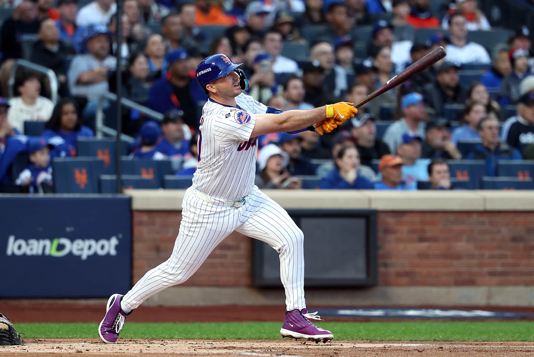 NEW YORK, NEW YORK - OCTOBER 18: Pete Alonso #20 of the New York Mets watches after hitting a three-run home run in the first inning against the Los Angeles Dodgers during Game Five of the National League Championship Series at Citi Field on October 18, 2024 in New York City. (Photo by Al Bello/Getty Images)
