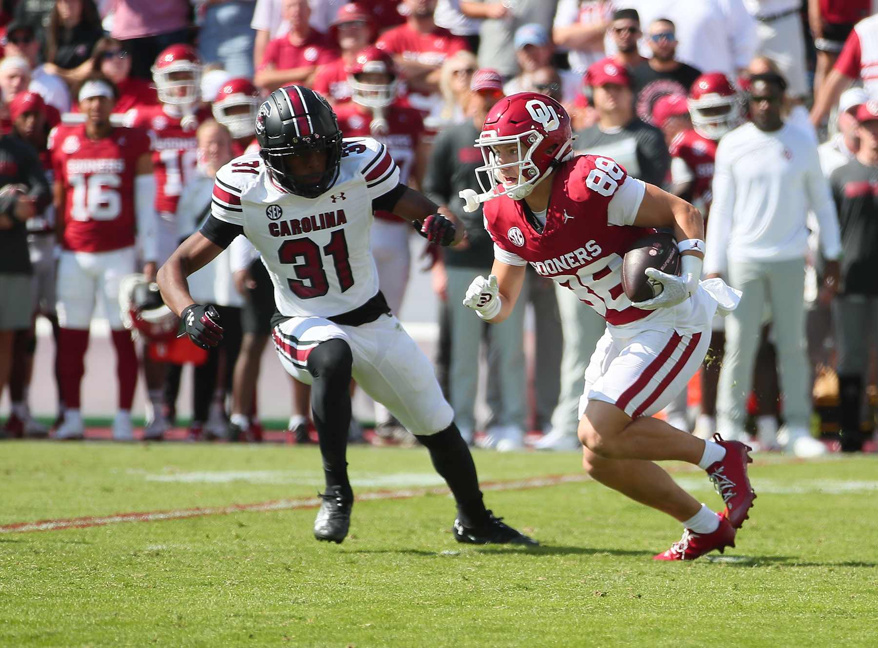 NORMAN, OK - OCTOBER 19: Oklahoma Sooners WR Jacob Jordan (88) running after a pass catch during a game between the Oklahoma Sooners and the South Carolina Gamecocks at Gaylord Memorial Stadium in Norman, Oklahoma on October 19, 2024. (Photo by David Stacy/Icon Sportswire via Getty Images)