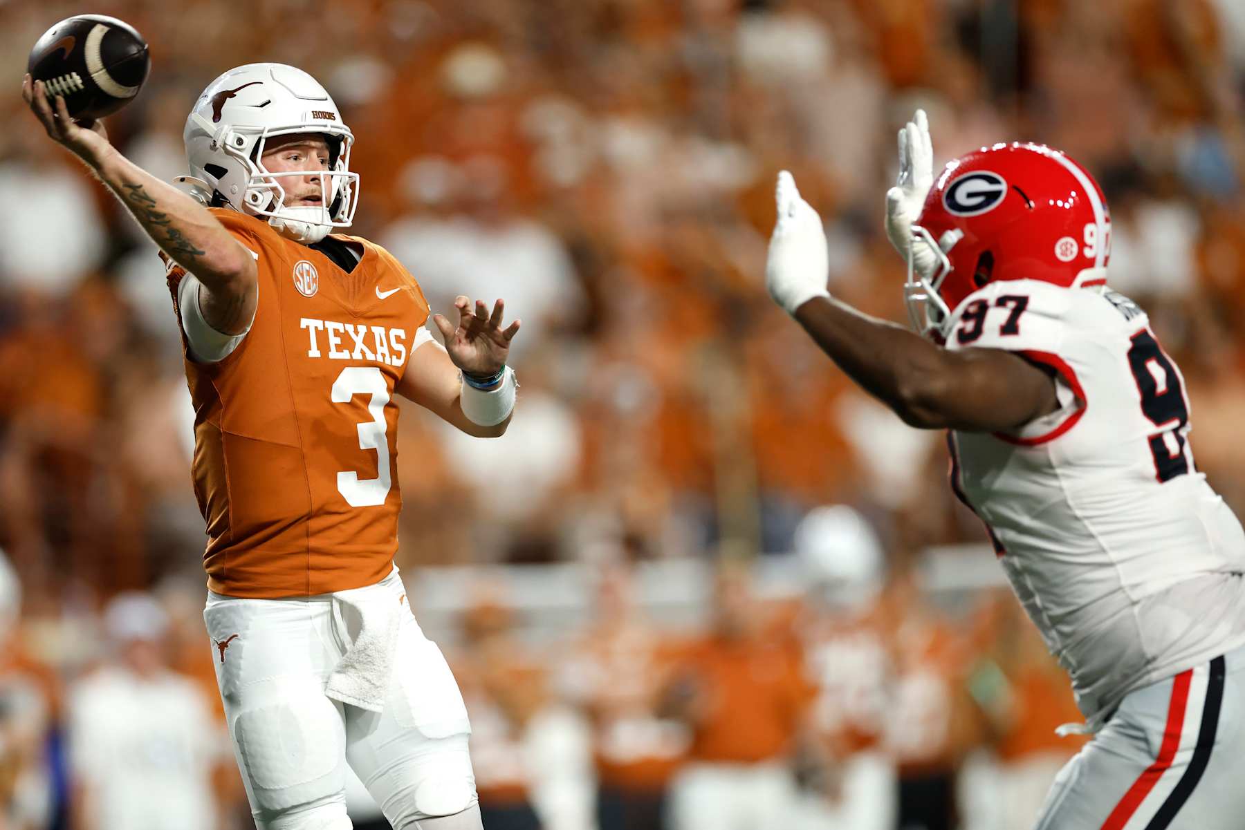 AUSTIN, TEXAS - OCTOBER 19: Quinn Ewers #3 of the Texas Longhorns throws the ball during the second quarter against the Georgia Bulldogs at Darrell K Royal-Texas Memorial Stadium on October 19, 2024 in Austin, Texas. (Photo by Tim Warner/Getty Images)