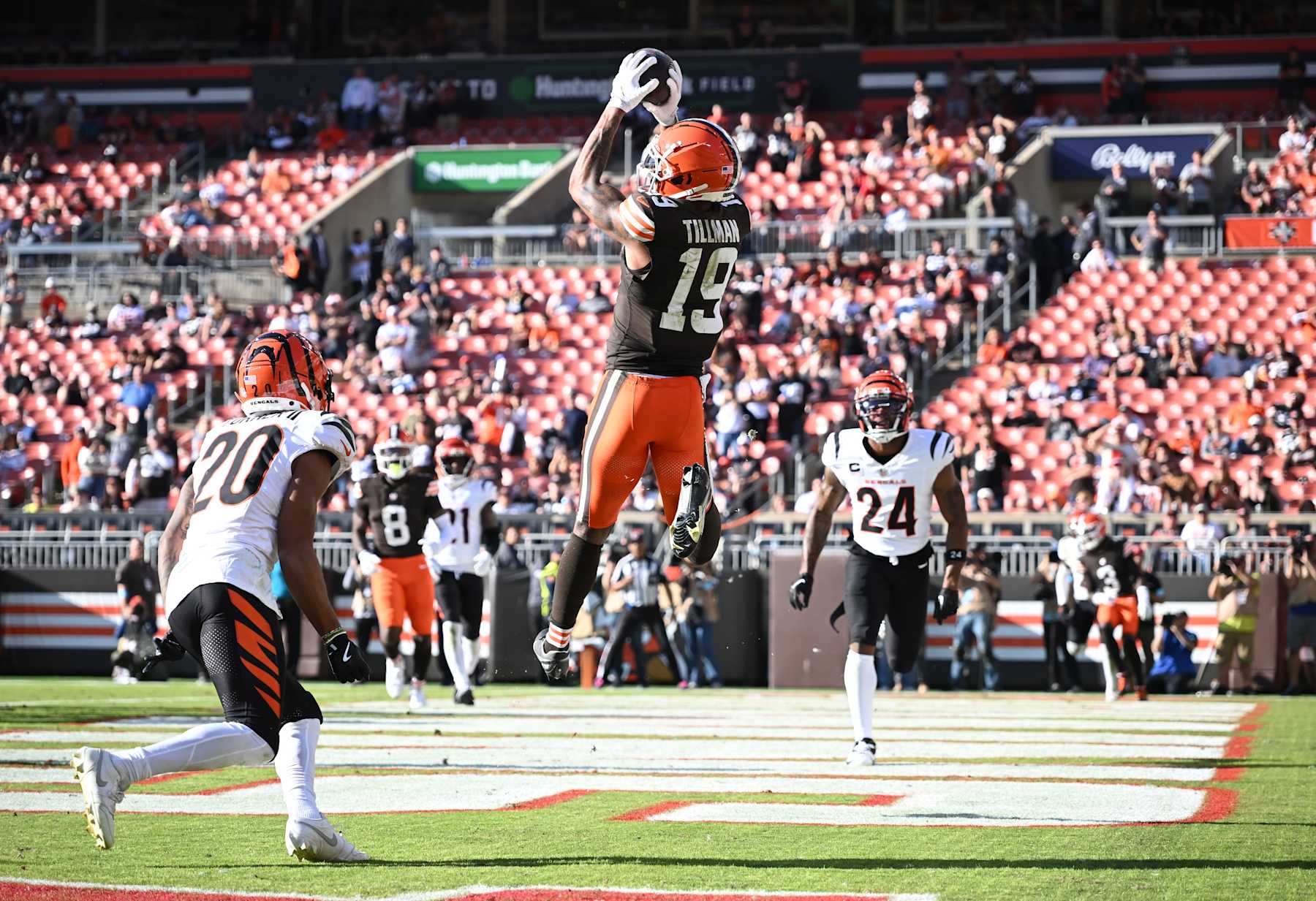 CLEVELAND, OHIO - OCTOBER 20: Cedric Tillman #19 of the Cleveland Browns catches a touchdown pass against DJ Turner II #20 of the Cincinnati Bengals in the fourth quarter of a game at Huntington Bank Field on October 20, 2024 in Cleveland, Ohio. (Photo by Nick Cammett/Getty Images)