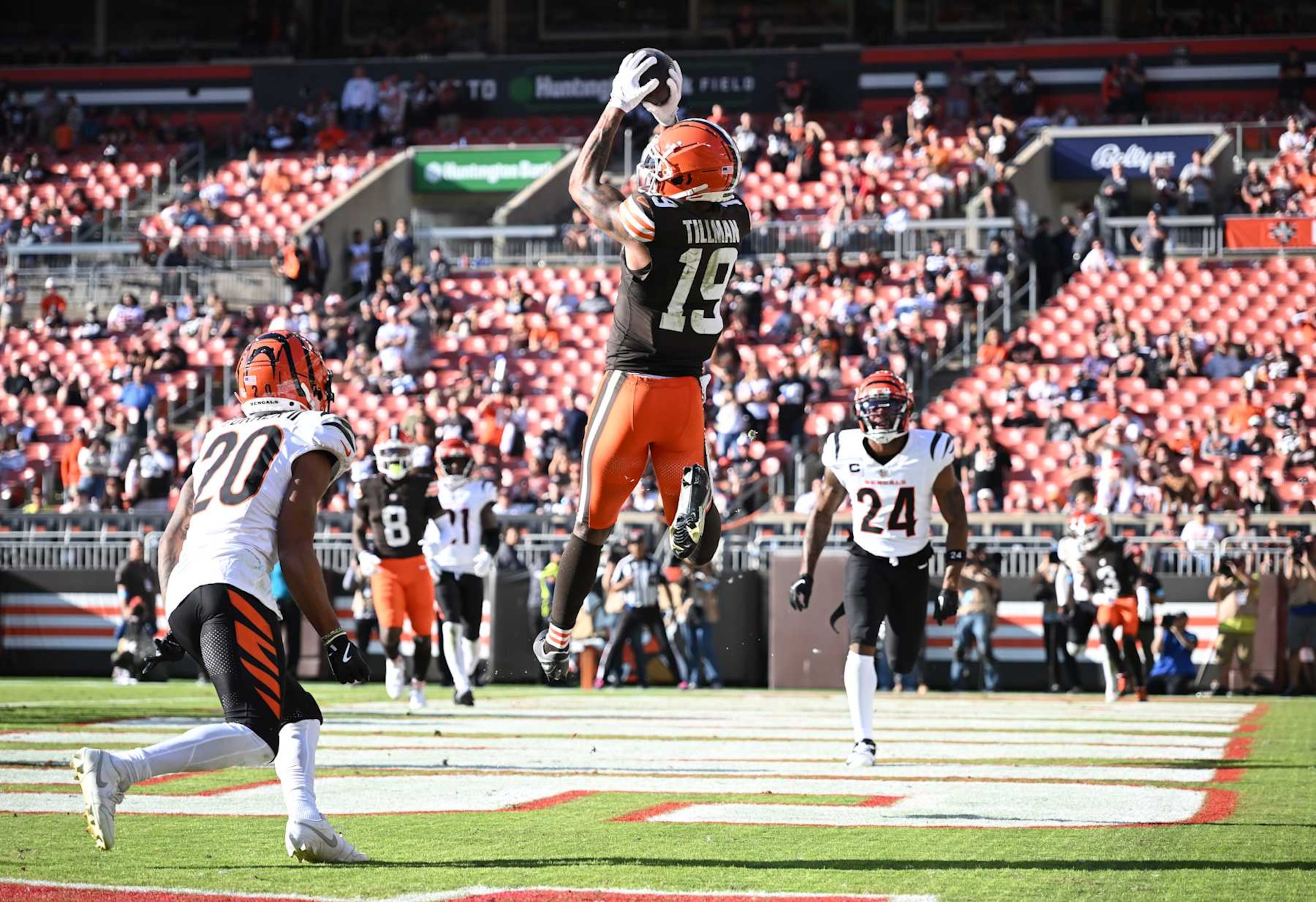 CLEVELAND, OHIO - OCTOBER 20: Cedric Tillman #19 of the Cleveland Browns catches a touchdown pass against DJ Turner II #20 of the Cincinnati Bengals in the fourth quarter of a game at Huntington Bank Field on October 20, 2024 in Cleveland, Ohio. (Photo by Nick Cammett/Getty Images)