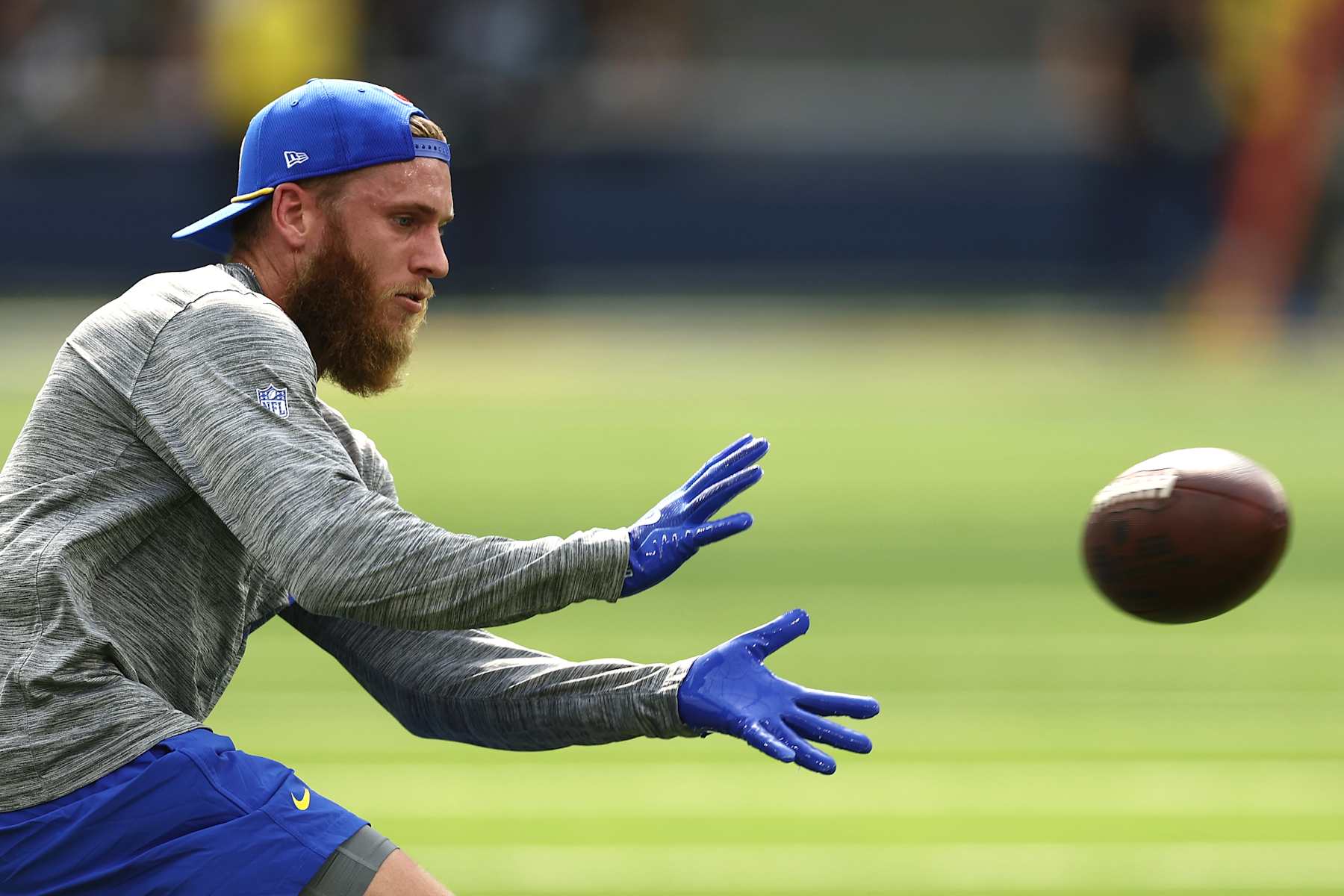 INGLEWOOD, CALIFORNIA - OCTOBER 20: Cooper Kupp #10 of the Los Angeles Rams warms up prior to a game \alv at SoFi Stadium on October 20, 2024 in Inglewood, California. (Photo by Katelyn Mulcahy/Getty Images)