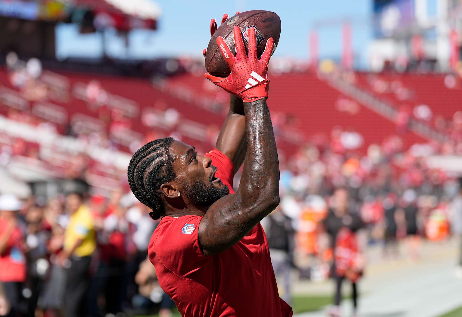 SANTA CLARA, CALIFORNIA - OCTOBER 20: Brandon Aiyuk #11 of the San Francisco 49ers warms up prior to the start of the game against the Kansas City Chiefs at Levi's Stadium on October 20, 2024 in Santa Clara, California. (Photo by Thearon W. Henderson/Getty Images)