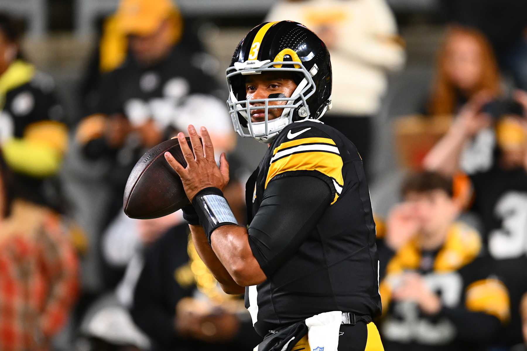 PITTSBURGH, PENNSYLVANIA - OCTOBER 20: Russell Wilson #3 of the Pittsburgh Steelers warms up prior to the game against the New York Jets at Acrisure Stadium on October 20, 2024 in Pittsburgh, Pennsylvania. (Photo by Joe Sargent/Getty Images)