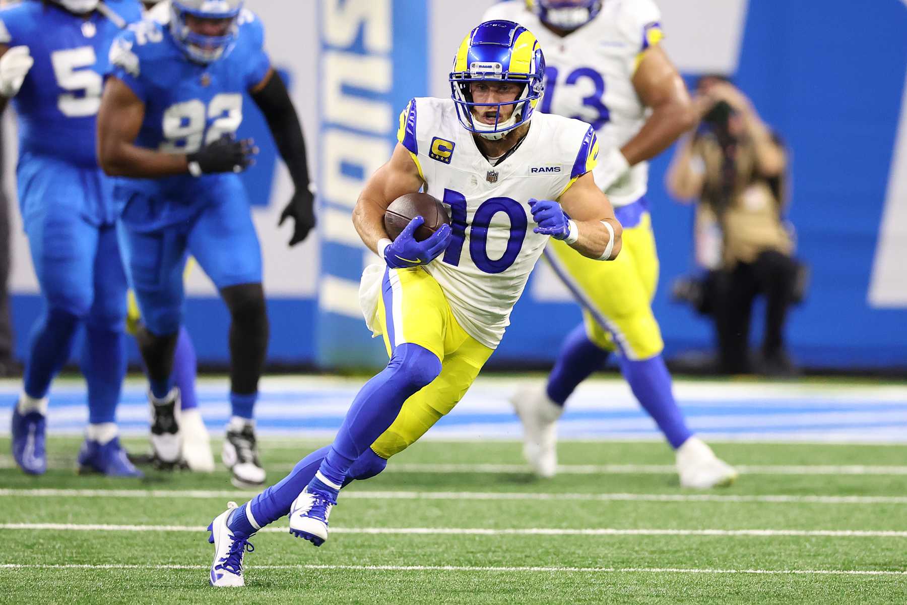 DETROIT, MICHIGAN - SEPTEMBER 08: Cooper Kupp #10 of the Los Angeles Rams runs with the ball against the Detroit Lions at Ford Field on September 08, 2024 in Detroit, Michigan. (Photo by Gregory Shamus/Getty Images)