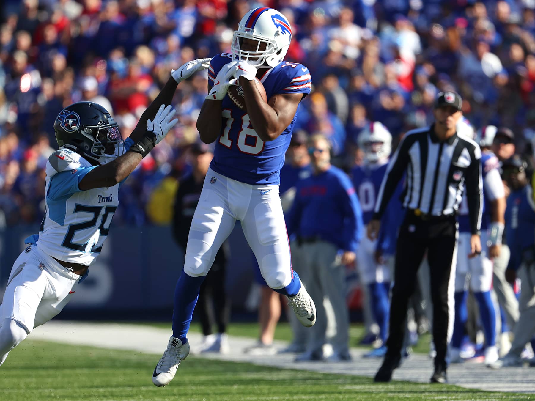 ORCHARD PARK, NEW YORK - OCTOBER 20: Amari Cooper #18 of the Buffalo Bills makes a catch against the Tennessee Titans during the third quarter at Highmark Stadium on October 20, 2024 in Orchard Park, New York. (Photo by Timothy T Ludwig/Getty Images)
