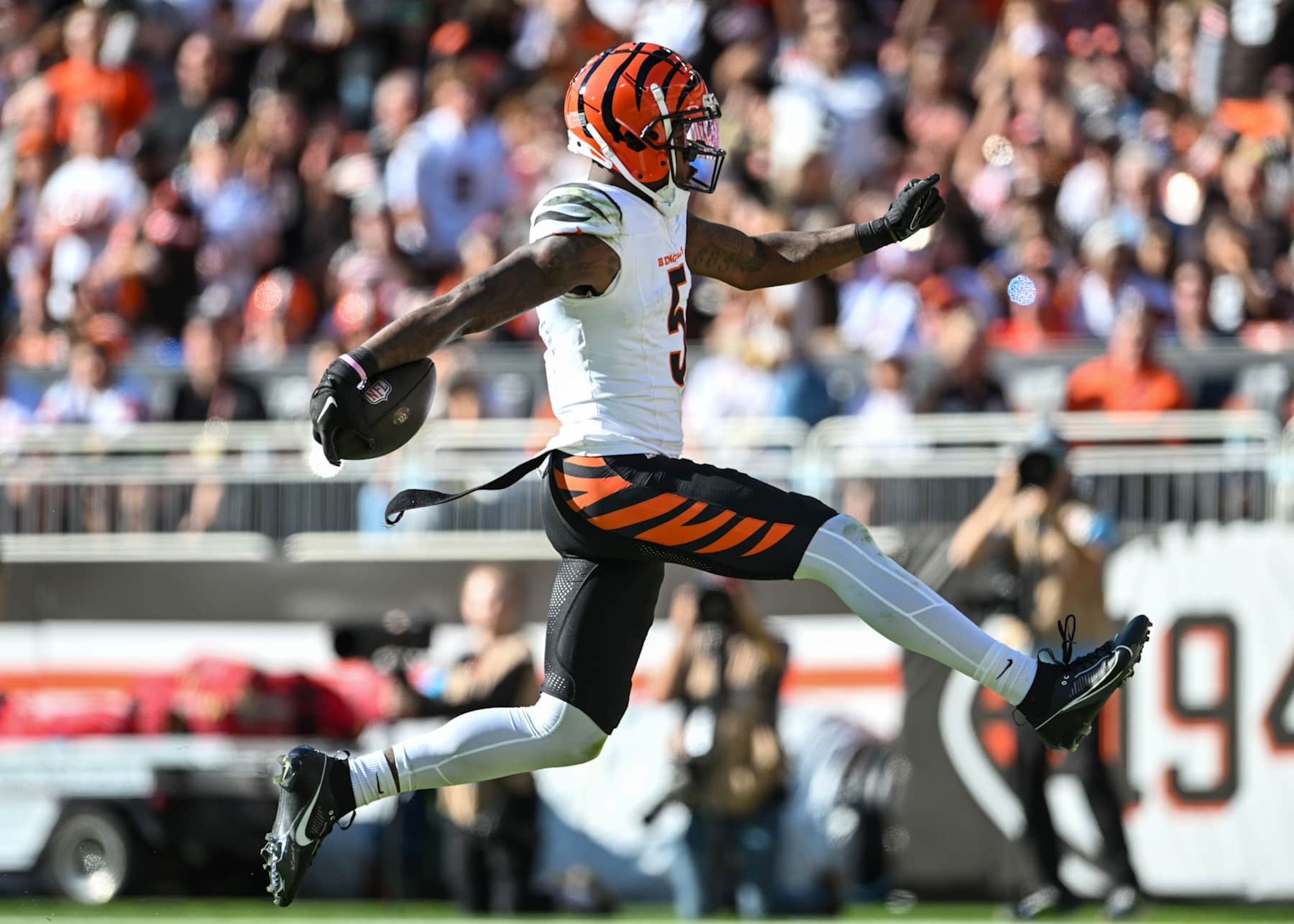 CLEVELAND, OHIO - OCTOBER 20: Tee Higgins #5 of the Cincinnati Bengals runs for a touchdown in the third quarter of a game against the Cleveland Browns at Huntington Bank Field on October 20, 2024 in Cleveland, Ohio. (Photo by Nick Cammett/Getty Images)