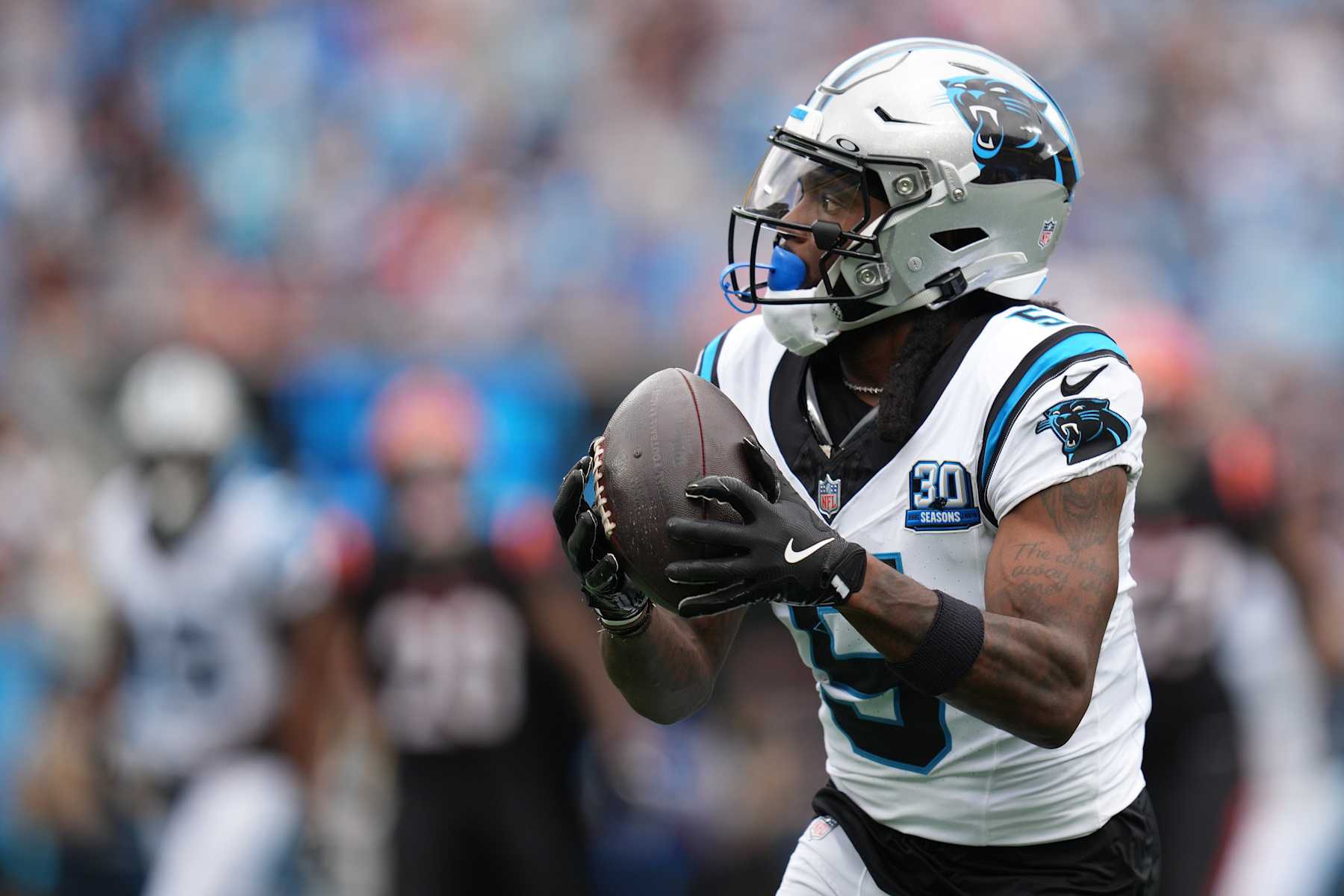 CHARLOTTE, NORTH CAROLINA - SEPTEMBER 29: Diontae Johnson #5 of the Carolina Panthers makes a catch against the Cincinnati Bengals during the game at Bank of America Stadium on September 29, 2024 in Charlotte, North Carolina. (Photo by Grant Halverson/Getty Images)