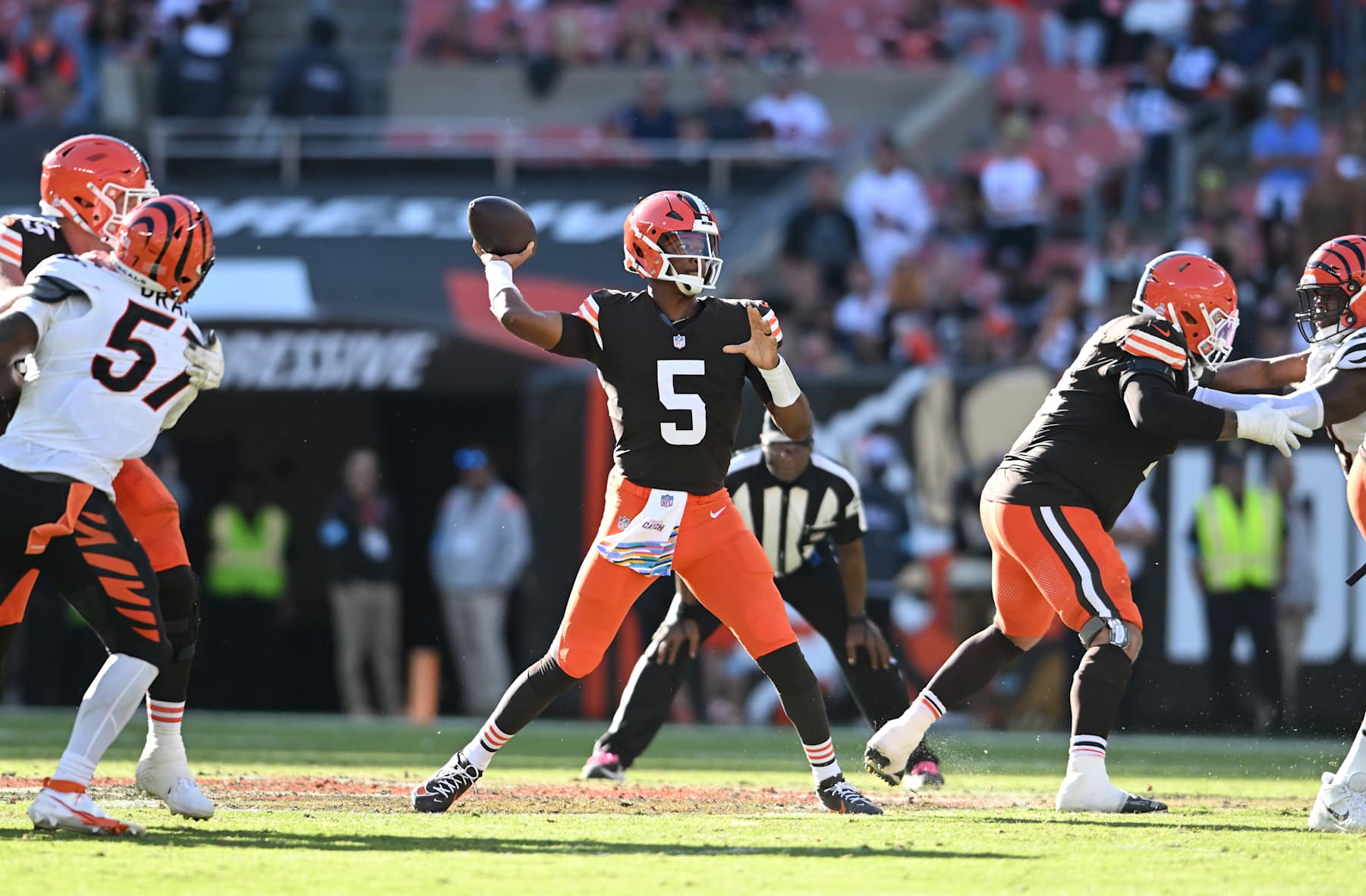 CLEVELAND, OHIO - OCTOBER 20: Jameis Winston #5 of the Cleveland Browns throws a pass in the fourth quarter of a game against the Cincinnati Bengals at Huntington Bank Field on October 20, 2024 in Cleveland, Ohio. (Photo by Nick Cammett/Getty Images)