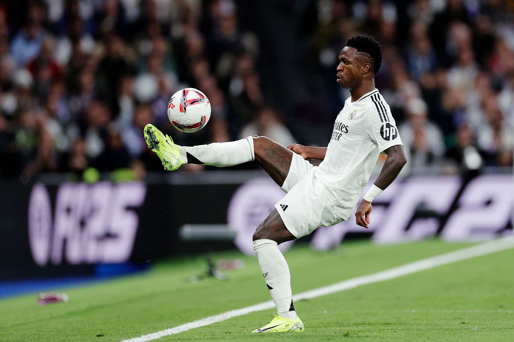 MADRID, SPAIN - OCTOBER 26: Vinicius Junior of Real Madrid during the LaLiga EA Sports match between Real Madrid v FC Barcelona at the Estadio Santiago Bernabeu on October 26, 2024 in Madrid Spain (Photo by Maria Gracia Jimenez/Soccrates/Getty Images)