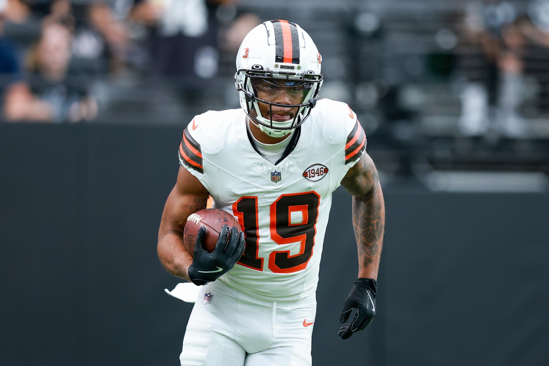 LAS VEGAS, NV - SEPTEMBER 29: Cleveland Browns wide receiver Cedric Tillman (19) catches punts before a NFL game between the Cleveland Browns vs Las Vegas Raiders game on September 29, 2024, at Allegiant Stadium in Las Vegas, NV. (Photo by Jordon Kelly/Icon Sportswire via Getty Images)