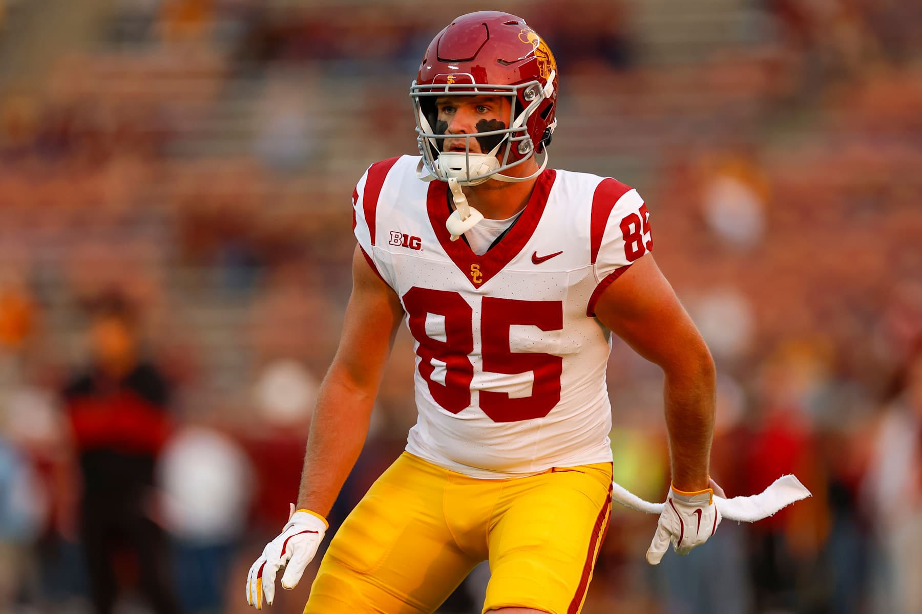 MINNEAPOLIS, MINNESOTA - OCTOBER 5: Walker Lyons #85 of the USC Trojans warms up on the field prior to a game against the Minnesota Golden Gophers at Huntington Bank Stadium on October 5, 2024 in Minneapolis, Minnesota. (Photo by Brandon Sloter/Image Of Sport/Getty Images)