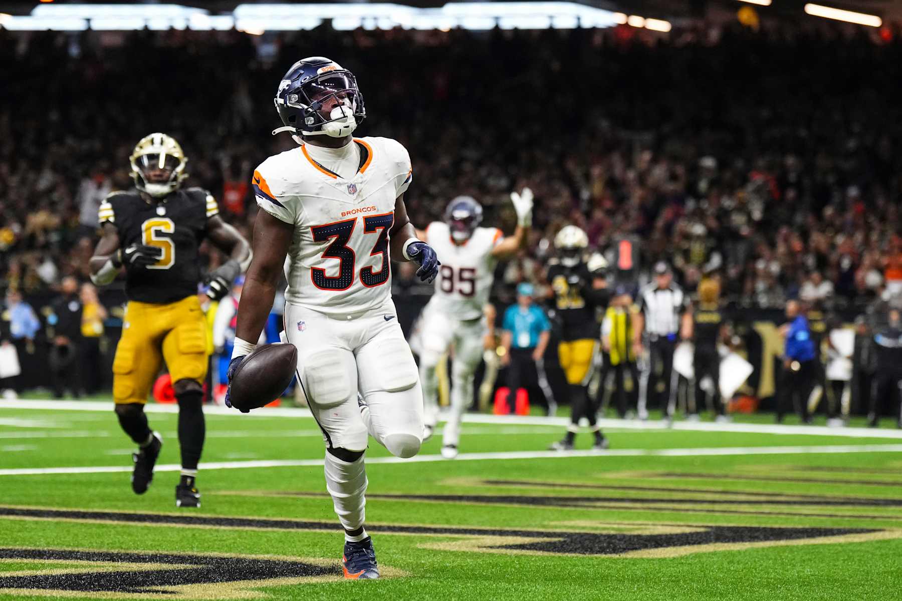 NEW ORLEANS, LA - OCTOBER 17: Javonte Williams #33 of the Denver Broncos runs the ball for a touchdown during an NFL football game against the New Orleans Saints at Caesars Superdome on October 17, 2024 in New Orleans, Louisiana. (Photo by Cooper Neill/Getty Images)