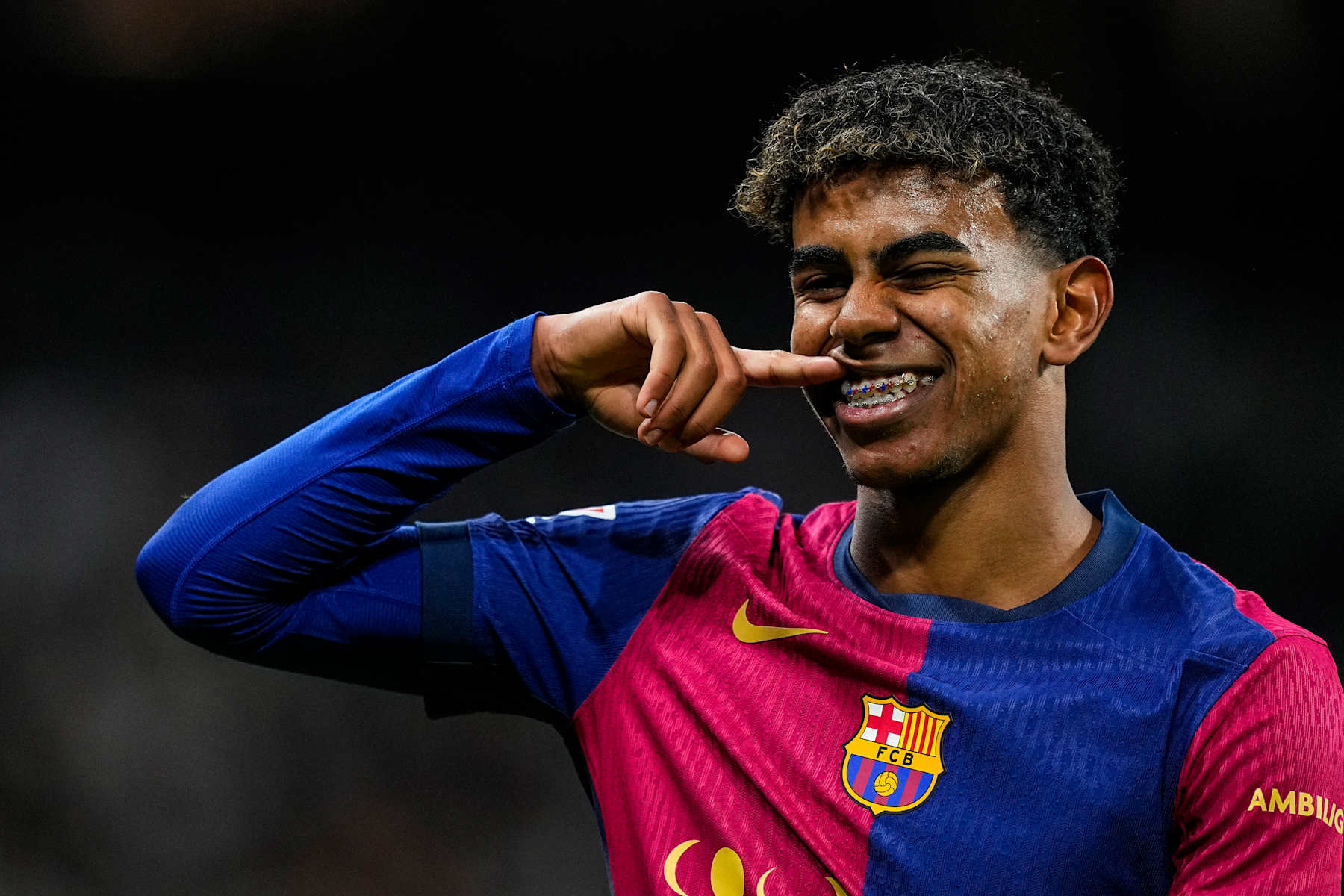 MADRID, SPAIN - OCTOBER 26: Lamine Yamal of FC Barcelona celebrates a goal during the Spanish league, La Liga EA Sports, football match played between Real Madrid and FC Barcelona at Santiago Bernabeu stadium on October 26, 2024, in Madrid, Spain. (Photo By Oscar J Barroso/Europa Press via Getty Images)