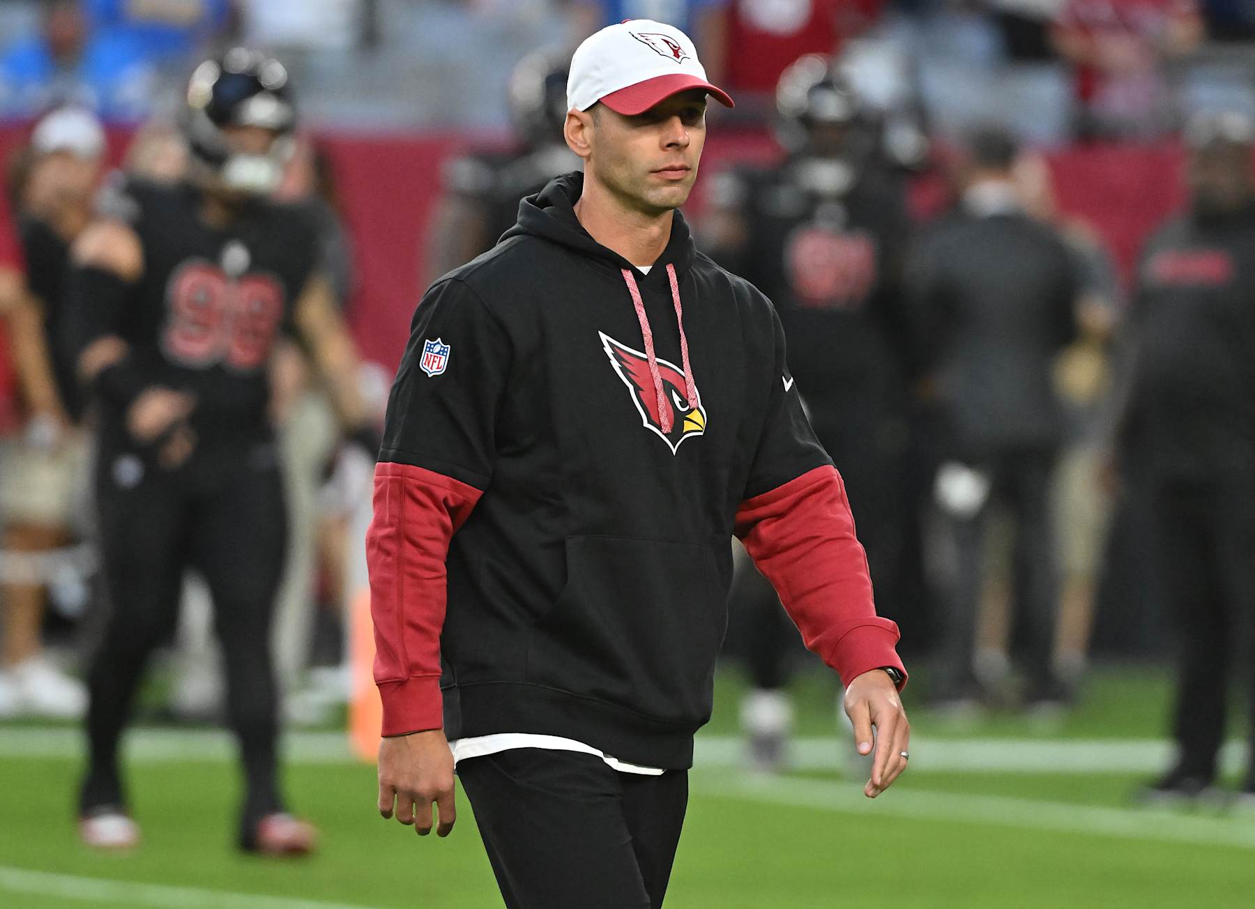 GLENDALE, ARIZONA - OCTOBER 21: Head coach Jonathan Gannon of the Arizona Cardinals on the field before a game against the Los Angeles Chargers at State Farm Stadium on October 21, 2024 in Glendale, Arizona. (Photo by Norm Hall/Getty Images)