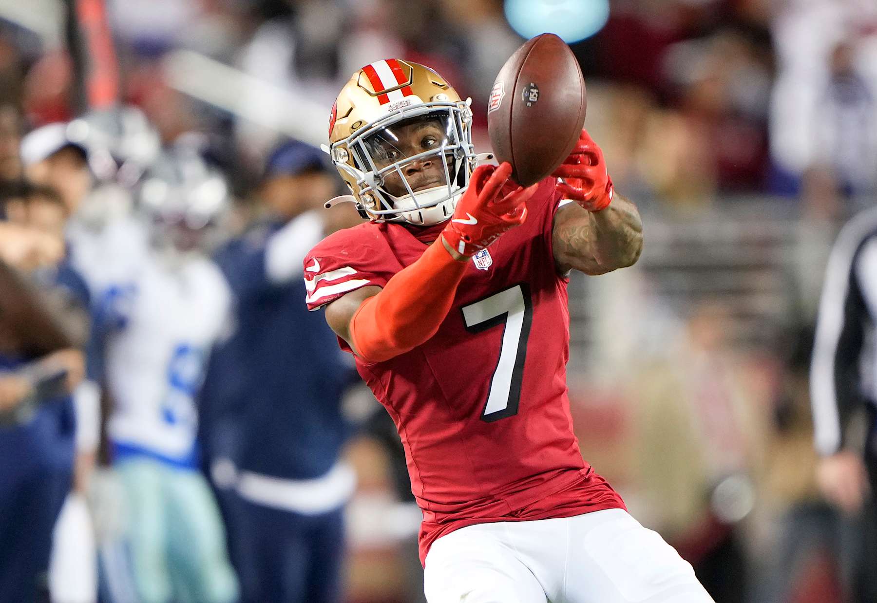 SANTA CLARA, CALIFORNIA - OCTOBER 27: Charvarius Ward #7 of the San Francisco 49ers reaching out for the ball and dropping what would have been an interception against the Dallas Cowboys during the fourth quarter of an NFL football game at Levi's Stadium on October 27, 2024 in Santa Clara, California. (Photo by Thearon W. Henderson/Getty Images)