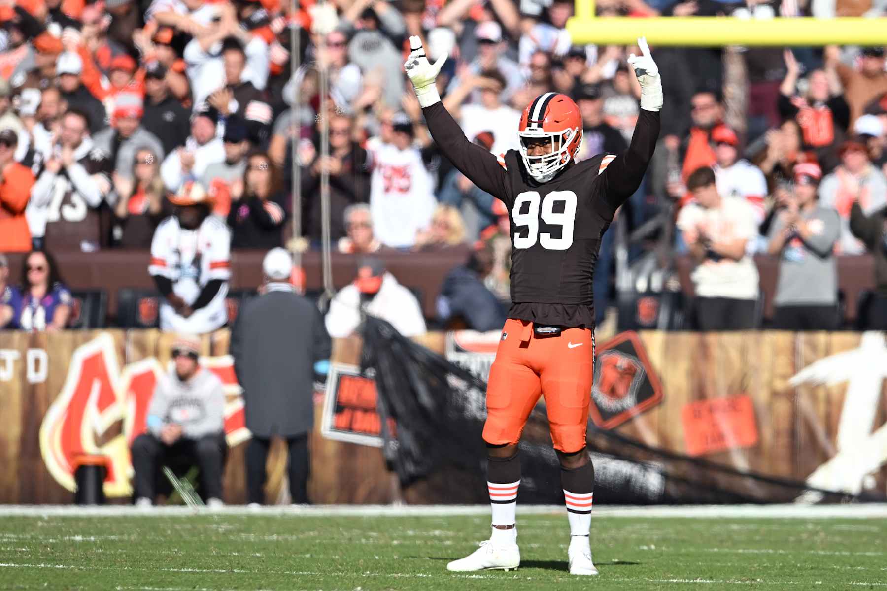 CLEVELAND, OHIO - OCTOBER 27: Za'Darius Smith #99 of the Cleveland Browns celebrates after a sack in the third quarter of a game against the Baltimore Ravens at Huntington Bank Field on October 27, 2024 in Cleveland, Ohio. (Photo by Nick Cammett/Getty Images)