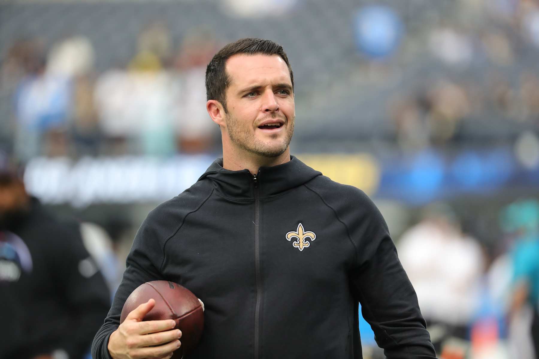 INGLEWOOD, CA - OCTOBER 27: New Orleans Saints quarterback Derek Carr (4) during the NFL game between the New Orleans Saints and the Los Angeles Chargers on October 27, 2024, at SoFi Stadium in Inglewood, CA. (Photo by Jevone Moore/Icon Sportswire via Getty Images)