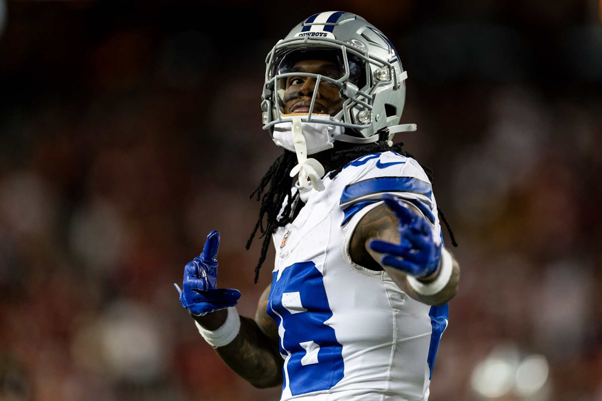 SANTA CLARA, CALIFORNIA - OCTOBER 27: CeeDee Lamb #88 of the Dallas Cowboys reacts after completing a catch during an NFL Football game against the San Francisco 49ers at Levi's Stadium on October 27, 2024 in Santa Clara, California. (Photo by Michael Owens/Getty Images)