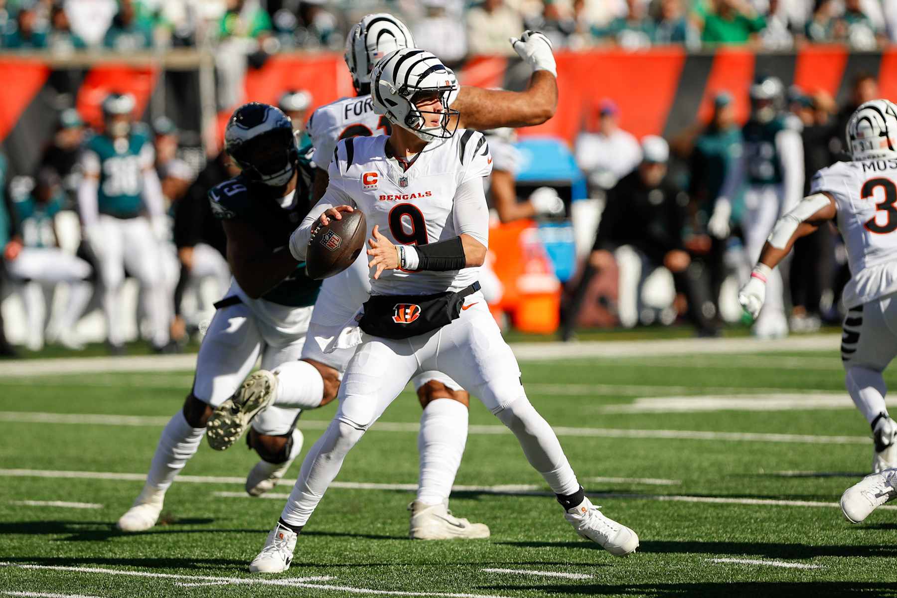 CINCINNATI, OH - OCTOBER 27: Cincinnati Bengals quarterback Joe Burrow (9) passes the ball during the game against the Philadelphia Eagles and the Cincinnati Bengals on October 27, 2024, at Paycor Stadium in Cincinnati, OH. (Photo by Ian Johnson/Icon Sportswire via Getty Images)
