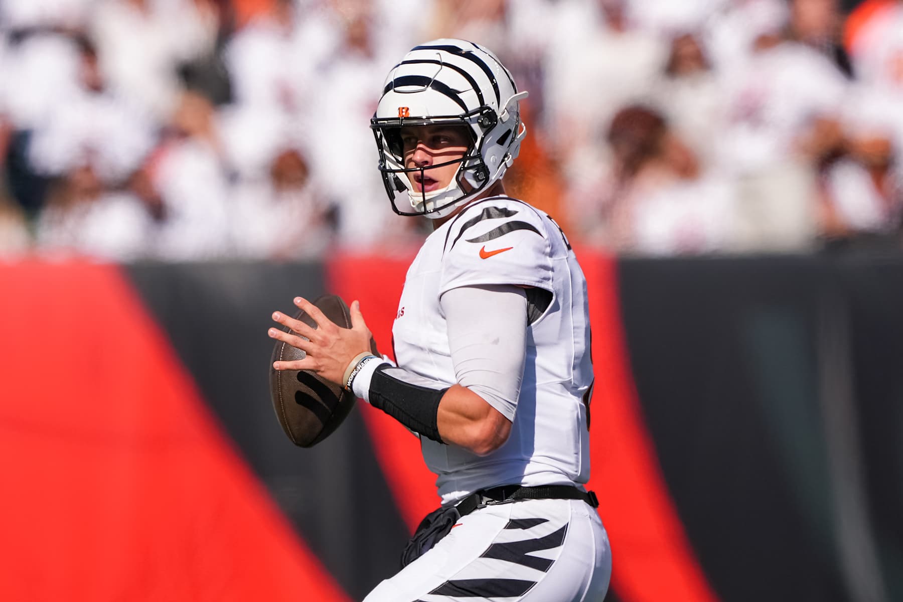 CINCINNATI, OHIO - OCTOBER 27: Joe Burrow #9 of the Cincinnati Bengals drops back to pass in the second quarter against the Philadelphia Eagles at Paycor Stadium on October 27, 2024 in Cincinnati, Ohio. (Photo by Dylan Buell/Getty Images)