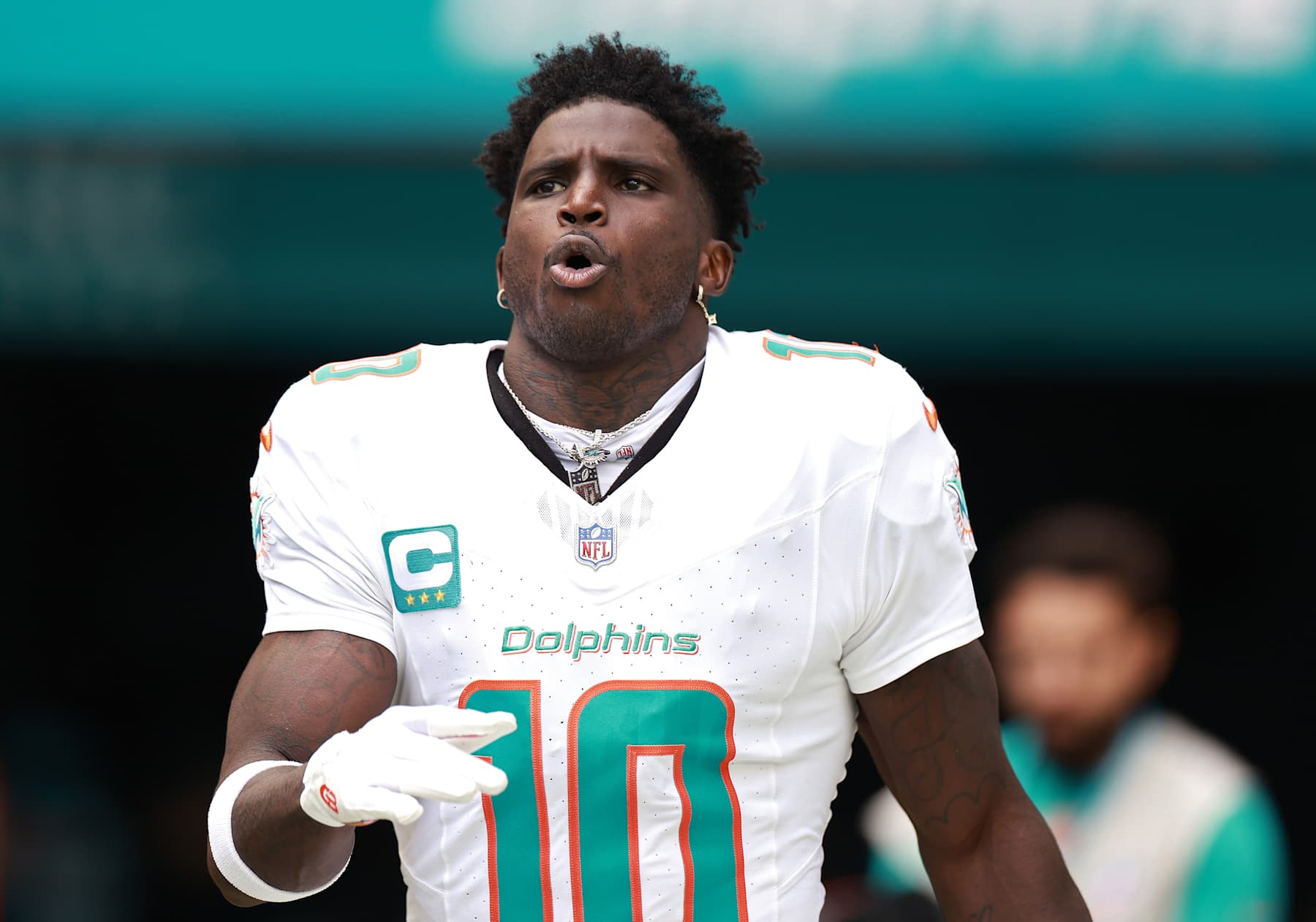 MIAMI GARDENS, FLORIDA - OCTOBER 27: Tyreek Hill #10 of the Miami Dolphins runs on the field before playing the Arizona Cardinals at Hard Rock Stadium on October 27, 2024 in Miami Gardens, Florida. (Photo by Carmen Mandato/Getty Images)